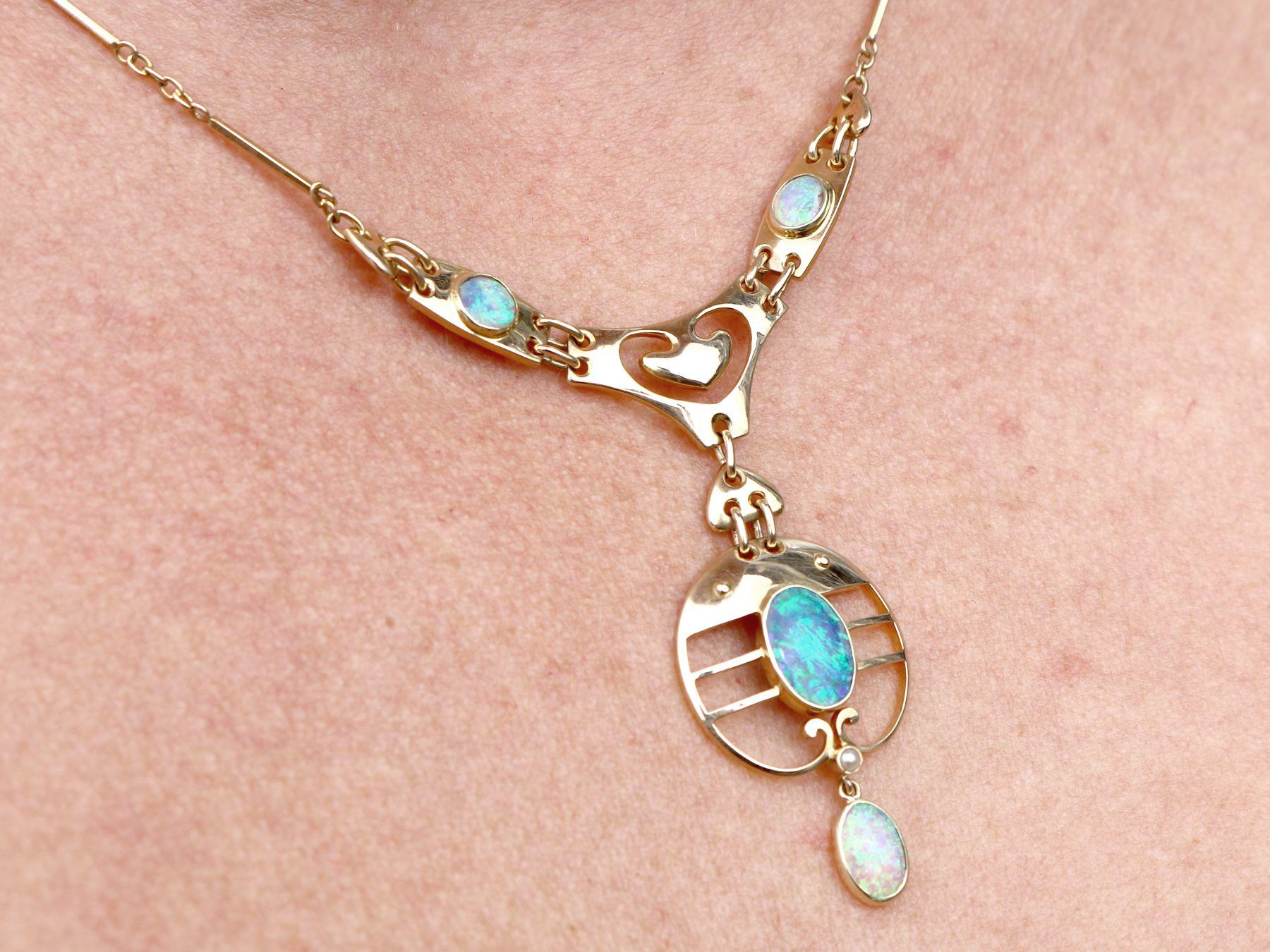 Art Nouveau 2.62 Carat Opal and Yellow Gold Necklace For Sale 4