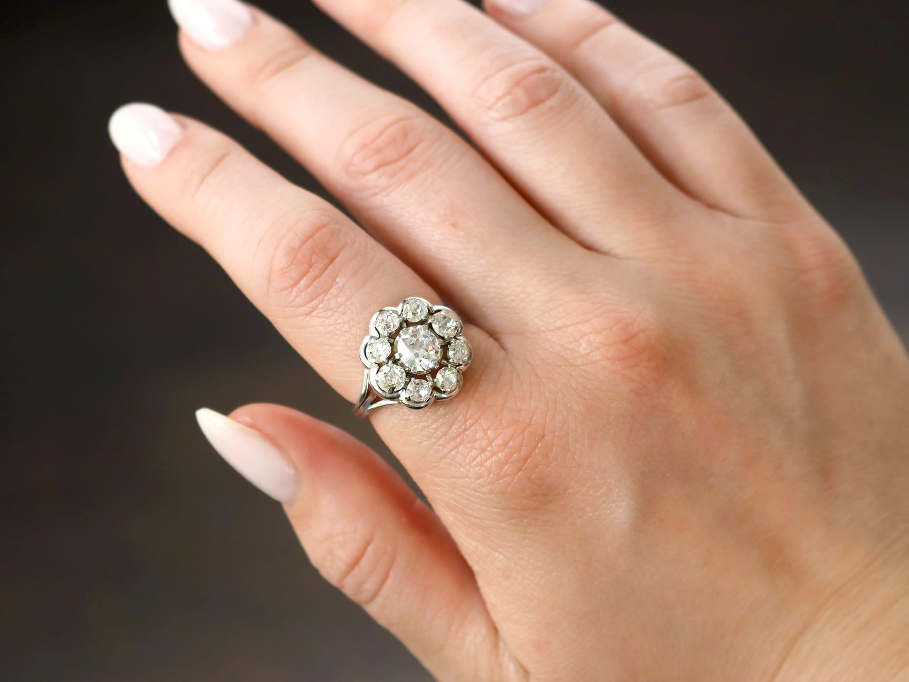 Antiker 2,66 Karat Diamant und Platin-Cluster-Ring für Damen oder Herren im Angebot