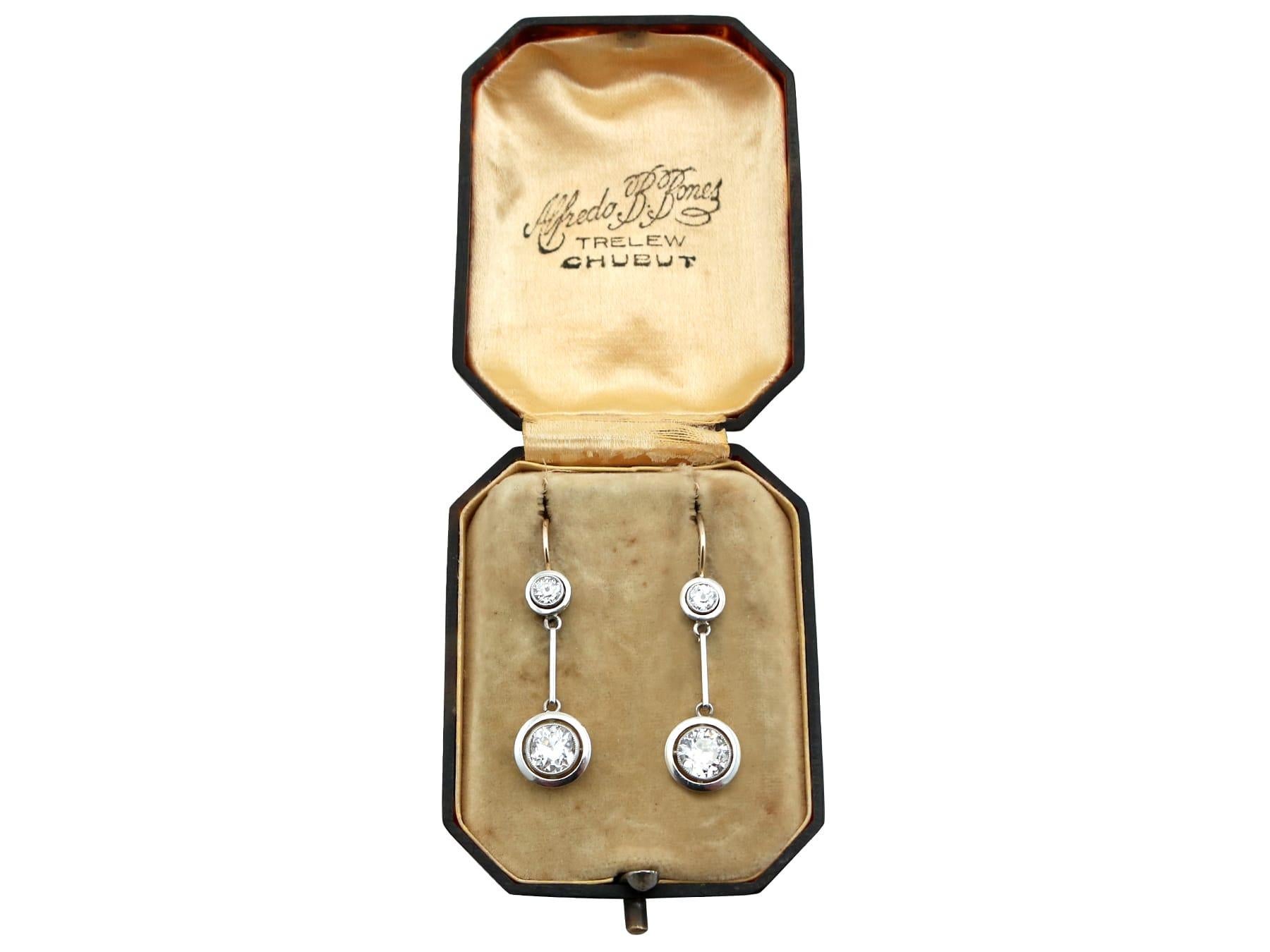 1920s 2.75 Carat Diamond Drop Earrings in Yellow Gold For Sale 4