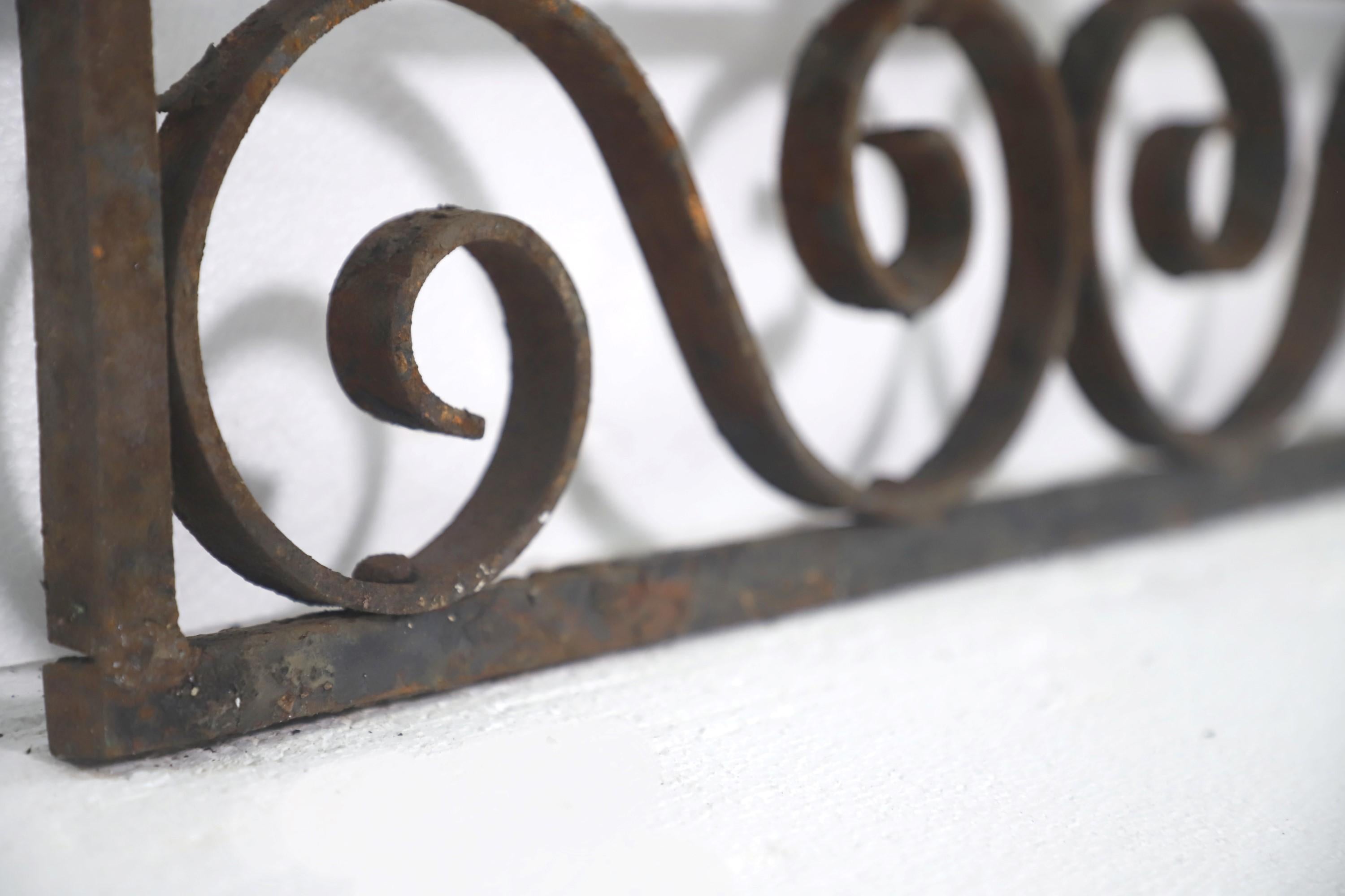 Antique Pinwheel Design Wrought Iron Fence Panel In Good Condition For Sale In New York, NY