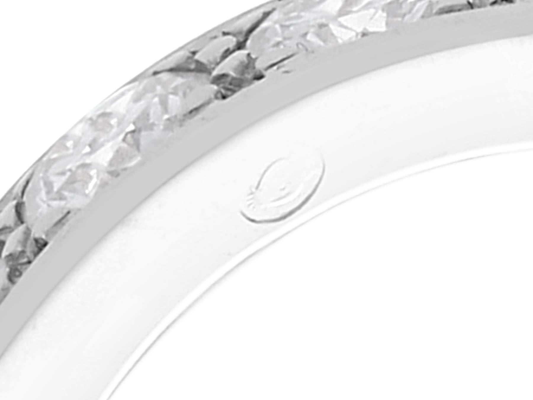Anillo de eternidad antiguo de 2,80 quilates de diamantes y oro blanco de 18 quilates Circa 1935 en venta 1