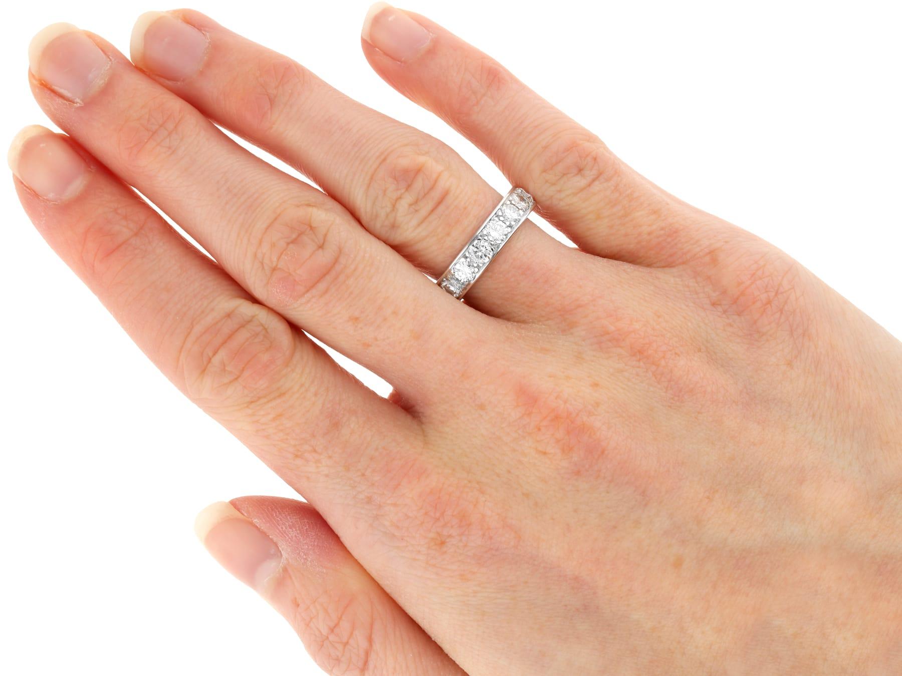 Anillo de eternidad antiguo de 2,80 quilates de diamantes y oro blanco de 18 quilates Circa 1935 en venta 3