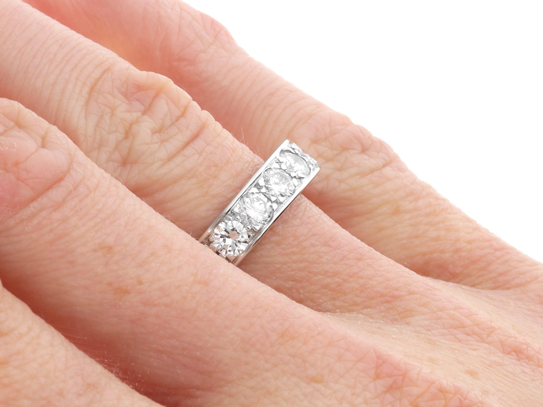Anillo de eternidad antiguo de 2,80 quilates de diamantes y oro blanco de 18 quilates Circa 1935 en venta 4
