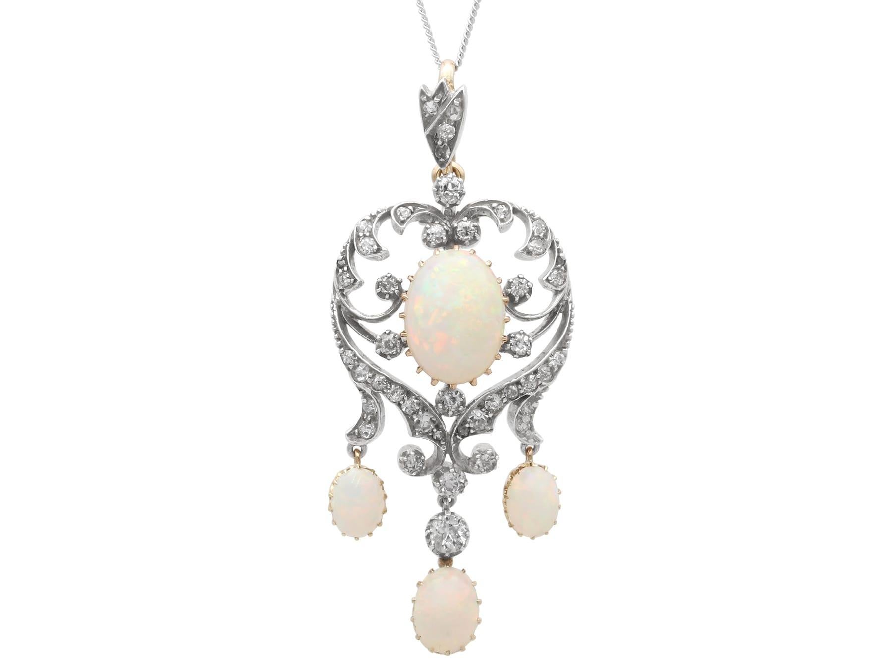Antico ciondolo in argento con opale da 2,81 carati e diamante da 0,71 carati Circa 1890 in vendita