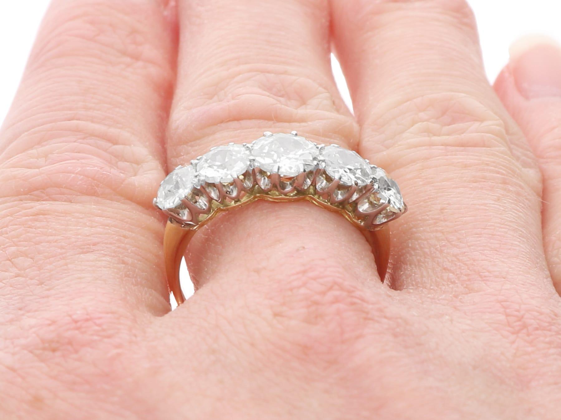 Antiker 2,83 Karat Diamant und 18k Gelbgold Fünf Stein Ring CIRCA 1930 im Angebot 5