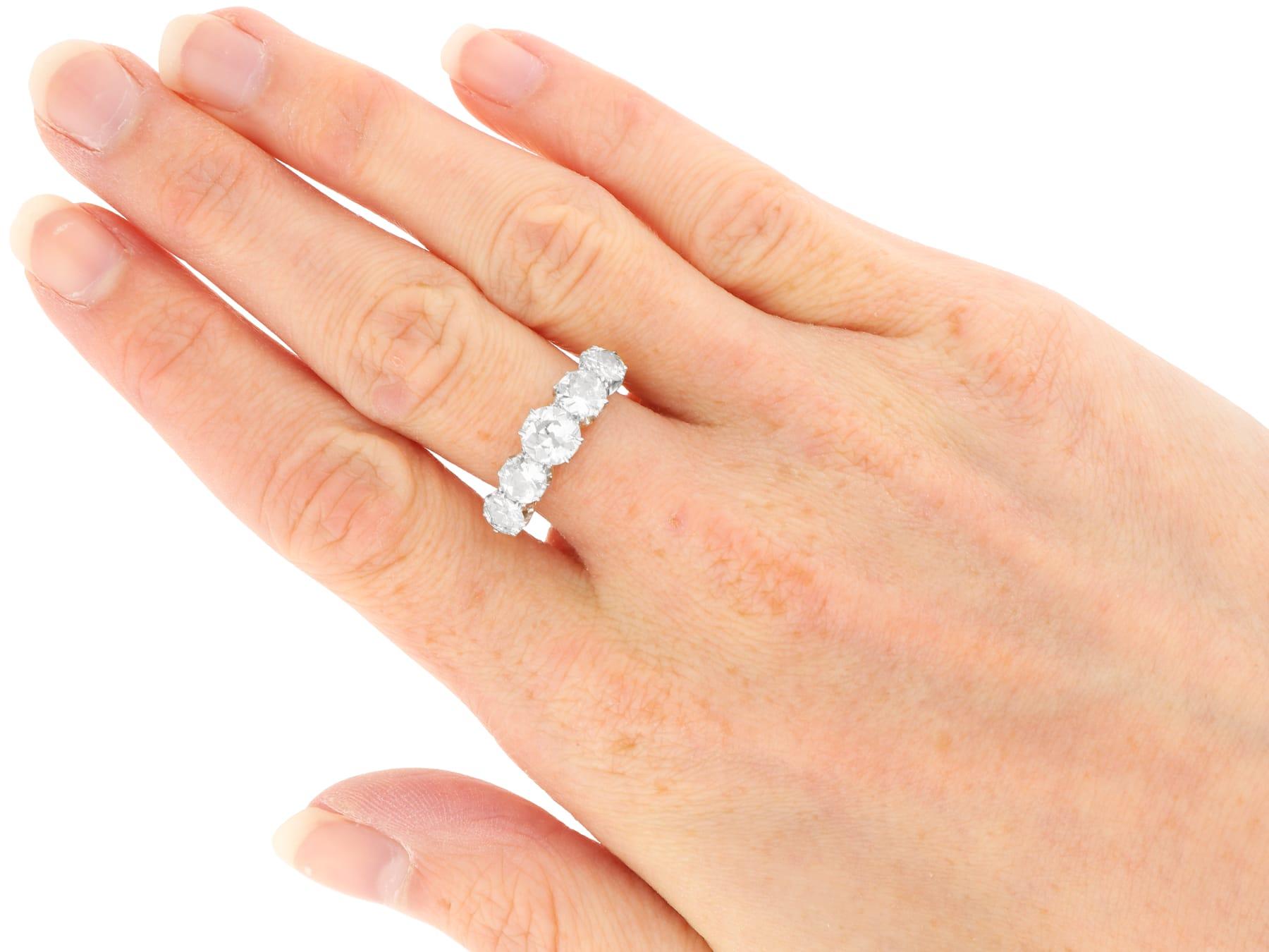 Antiker 2,83 Karat Diamant und 18k Gelbgold Fünf Stein Ring CIRCA 1930 im Angebot 3