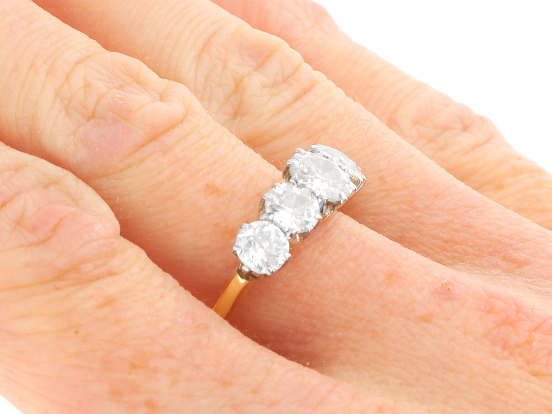 Antiker 2,83 Karat Diamant und 18k Gelbgold Fünf Stein Ring CIRCA 1930 im Angebot 4