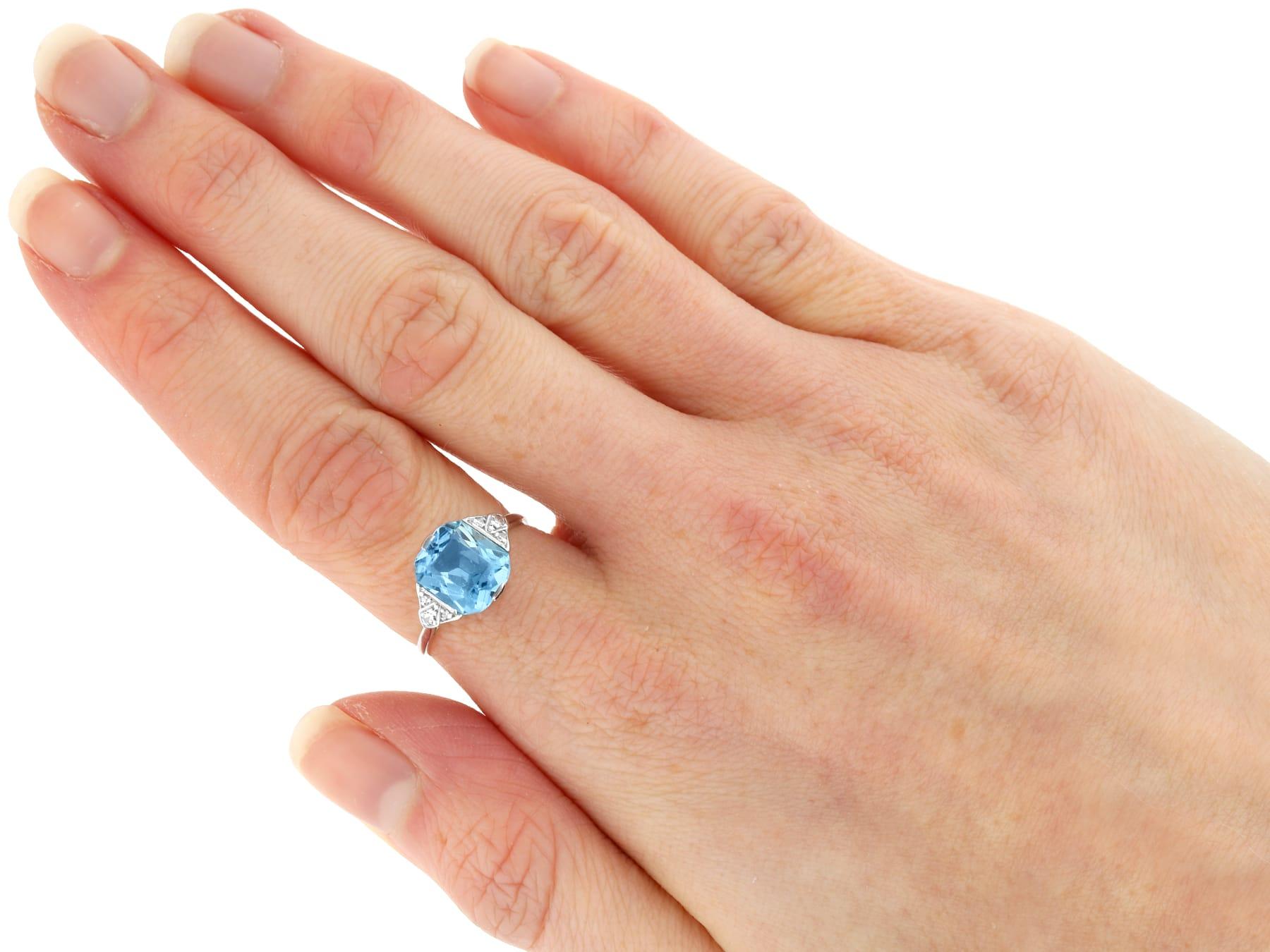 Antiker 2,84ct Aquamarin und 0,10ct Diamant und 18ct Weißgold Kleiderring im Angebot 5