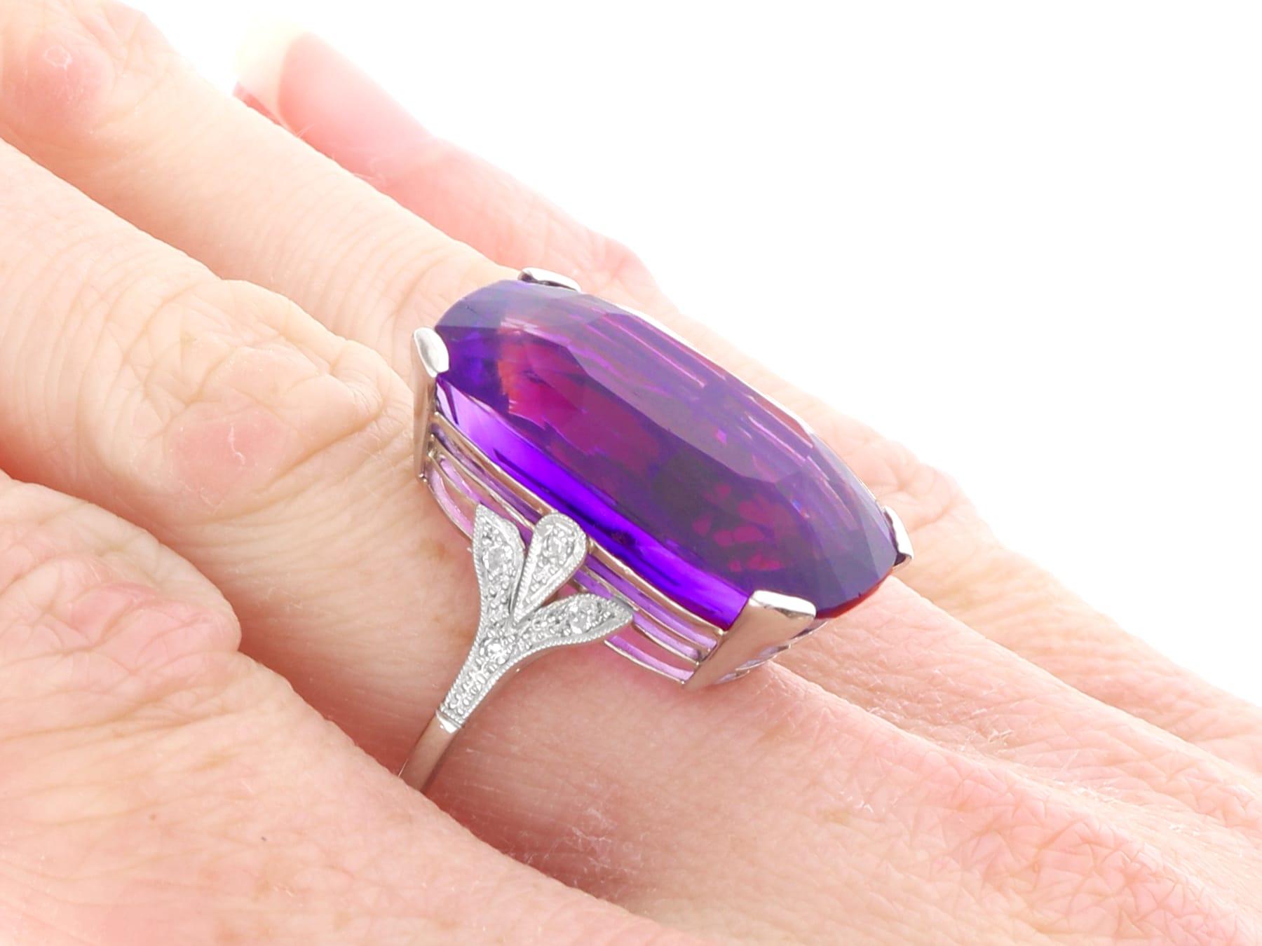 Bague ancienne en platine avec améthyste taille coussin de 28,50 carats et diamants, c. 1930 en vente 7