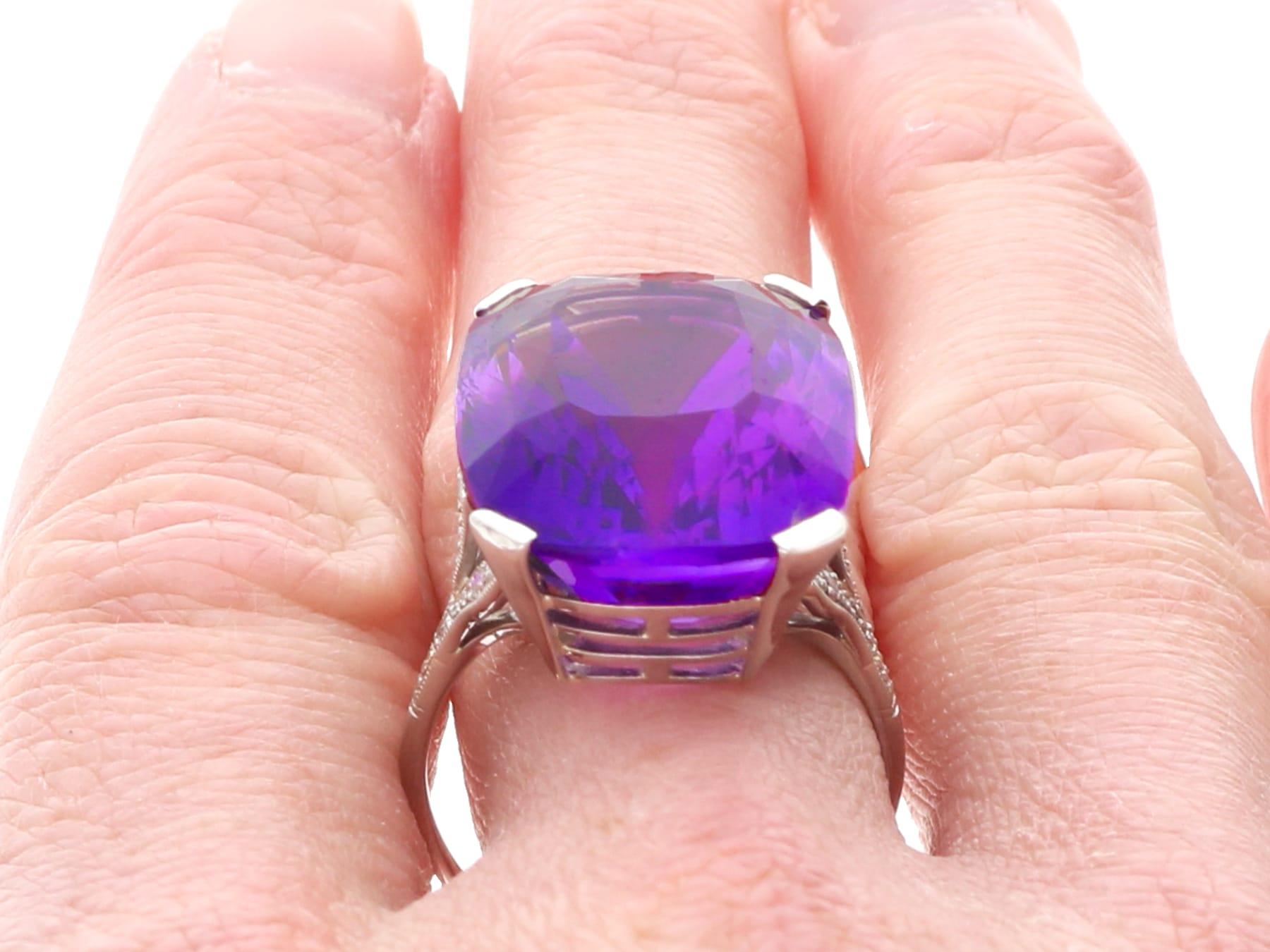 Bague ancienne en platine avec améthyste taille coussin de 28,50 carats et diamants, c. 1930 en vente 8