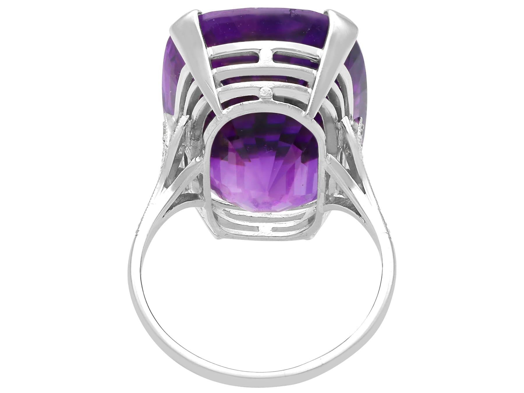 Bague ancienne en platine avec améthyste taille coussin de 28,50 carats et diamants, c. 1930 en vente 2