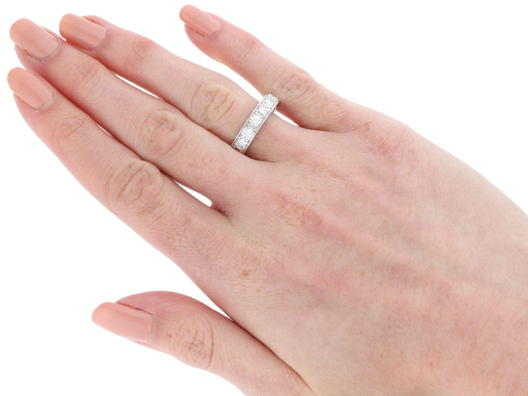 Antiker 2,89 Karat Diamant und Platin Eternity-Ring aus Platin im Angebot 1
