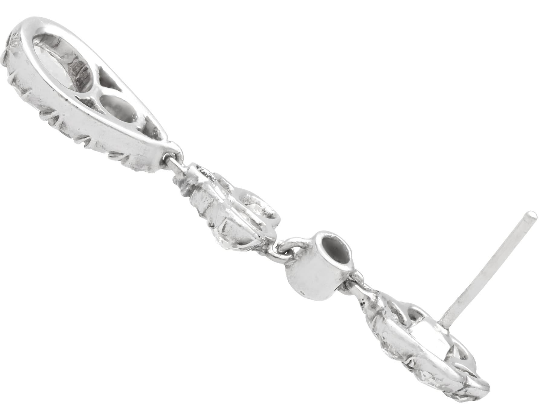 Boucles d'oreilles pendantes anciennes en or blanc 9 carats et diamants 2,90 carats, c. 1890 Unisexe en vente