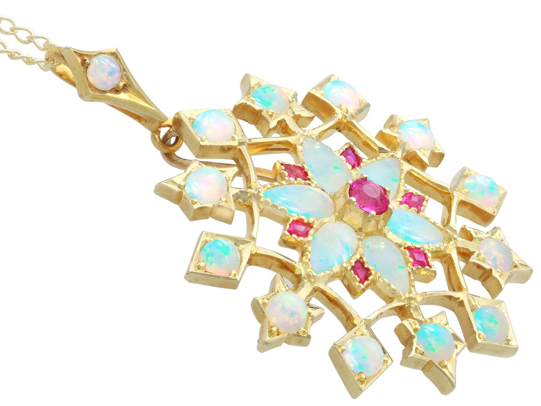 Antique 2.90ct Opal 0.25ct Ruby and 15ct Yellow Gold Pendant / Brooch Circa 1900 en vente 3