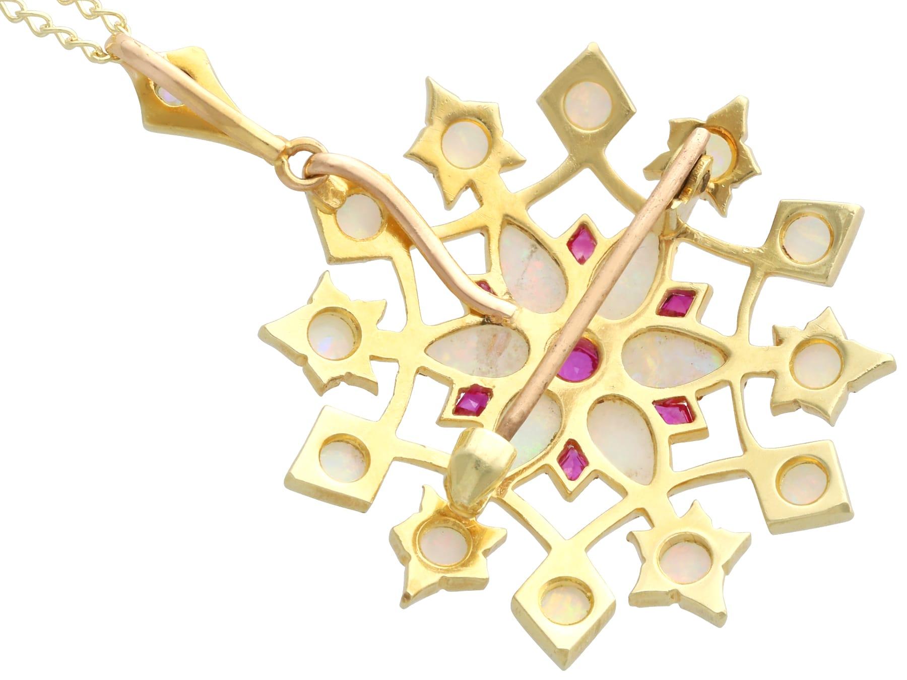 Antique 2.90ct Opal 0.25ct Ruby and 15ct Yellow Gold Pendant / Brooch Circa 1900 en vente 4