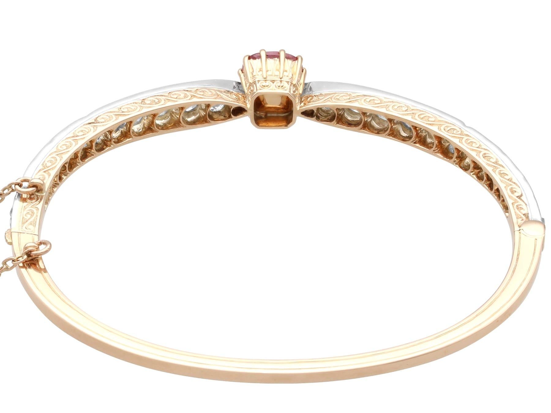 Brazalete antiguo de oro rosa de 18 quilates con rubí de 2,90 quilates y diamantes de 4,12 quilates - Circa 1890 en venta 2