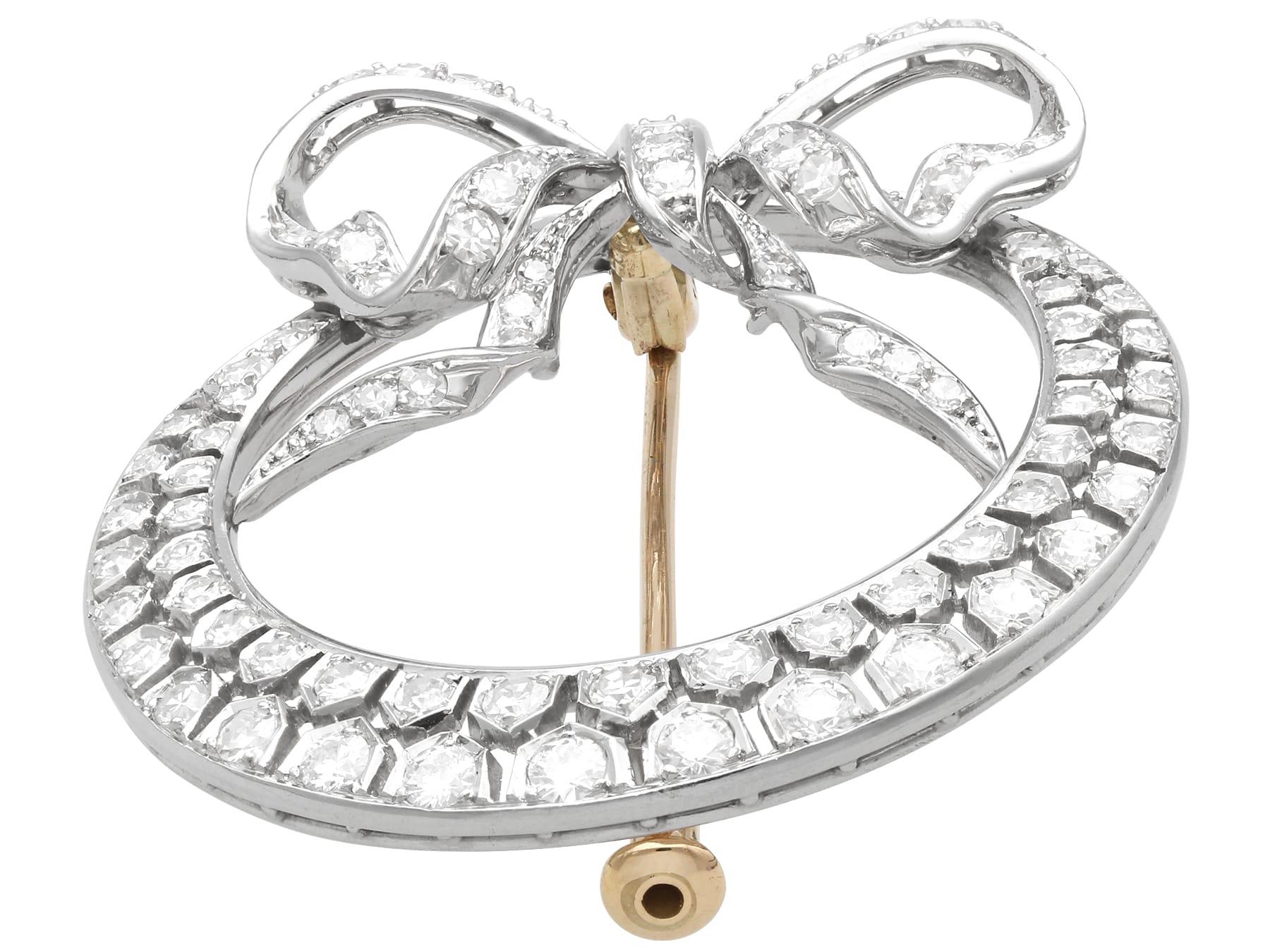 Antique 2.95Ct Diamond and Platinum Crescent Bow Brooch Circa 1930 In Excellent Condition For Sale In Jesmond, Newcastle Upon Tyne