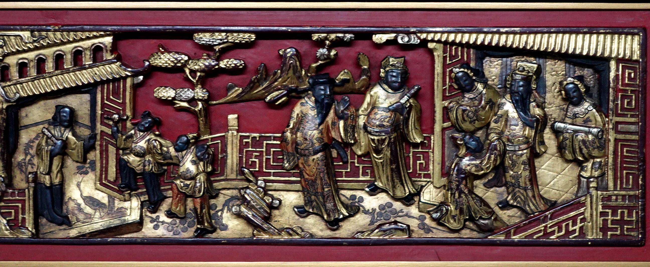 Antique 3 Architectural Panels of Chinese Carved Gilt Statue Group In Good Condition For Sale In Norton, MA
