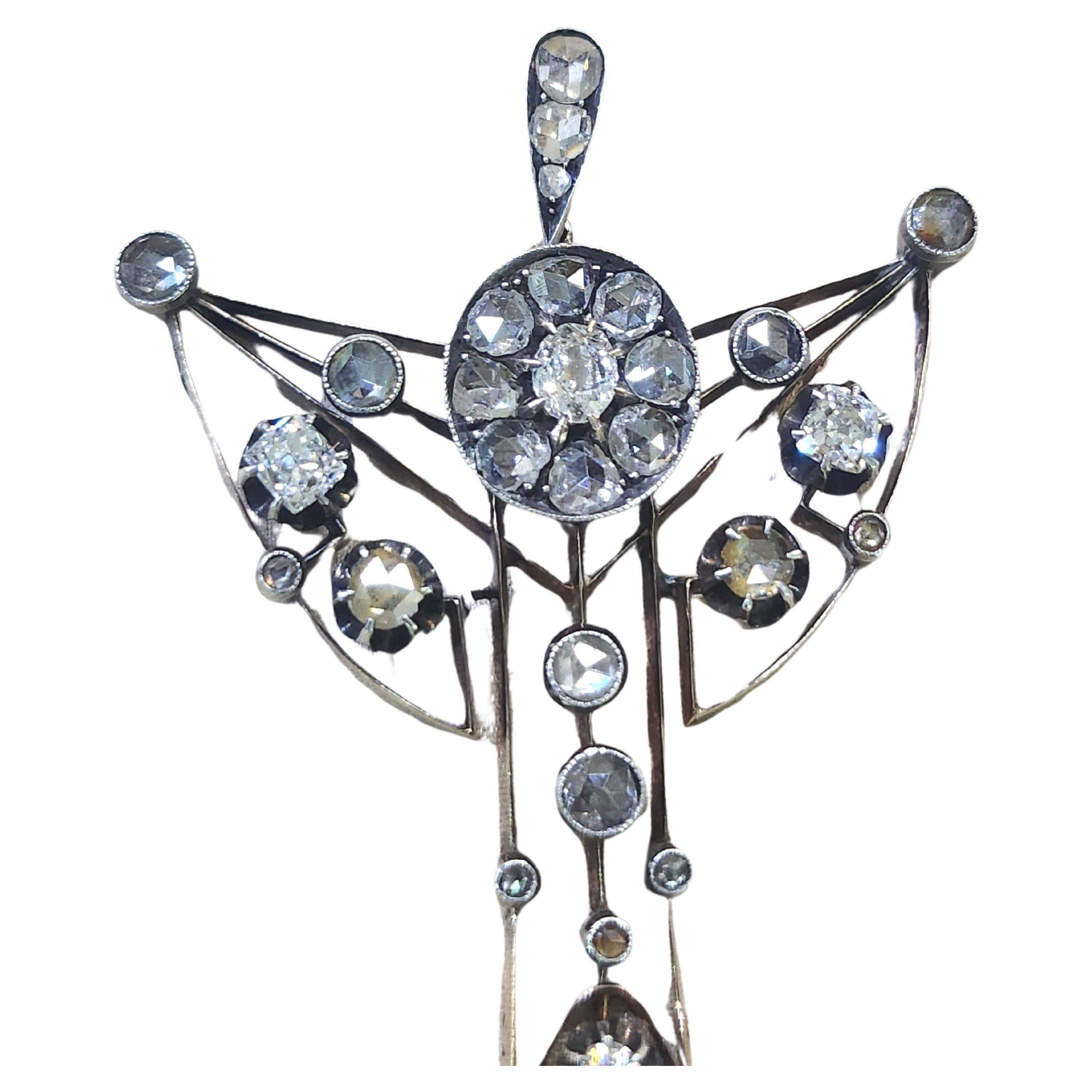 Pendentif russe ancien en or avec diamants de 3 carats Bon état - En vente à Cairo, EG