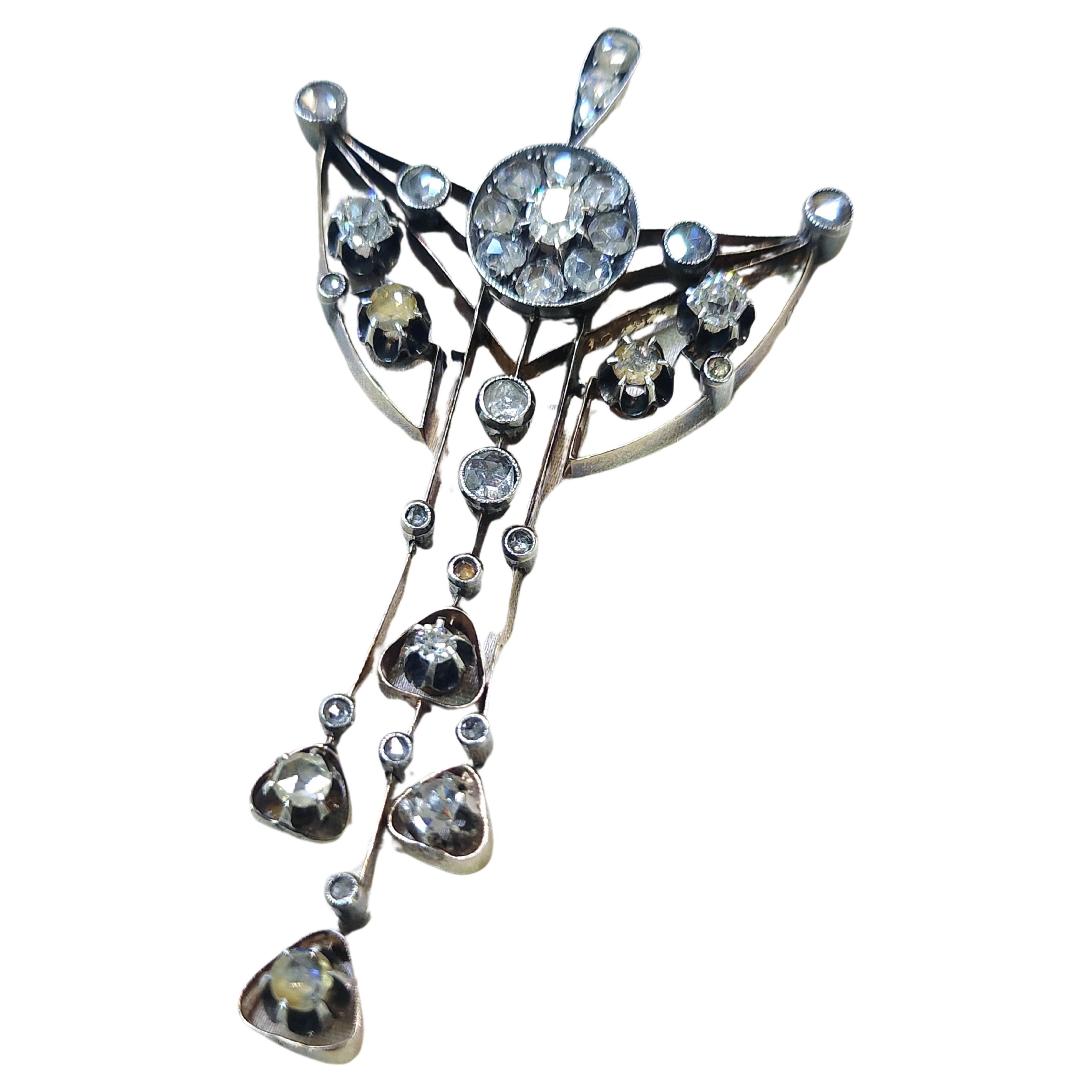 Pendentif russe ancien en or avec diamants de 3 carats en vente