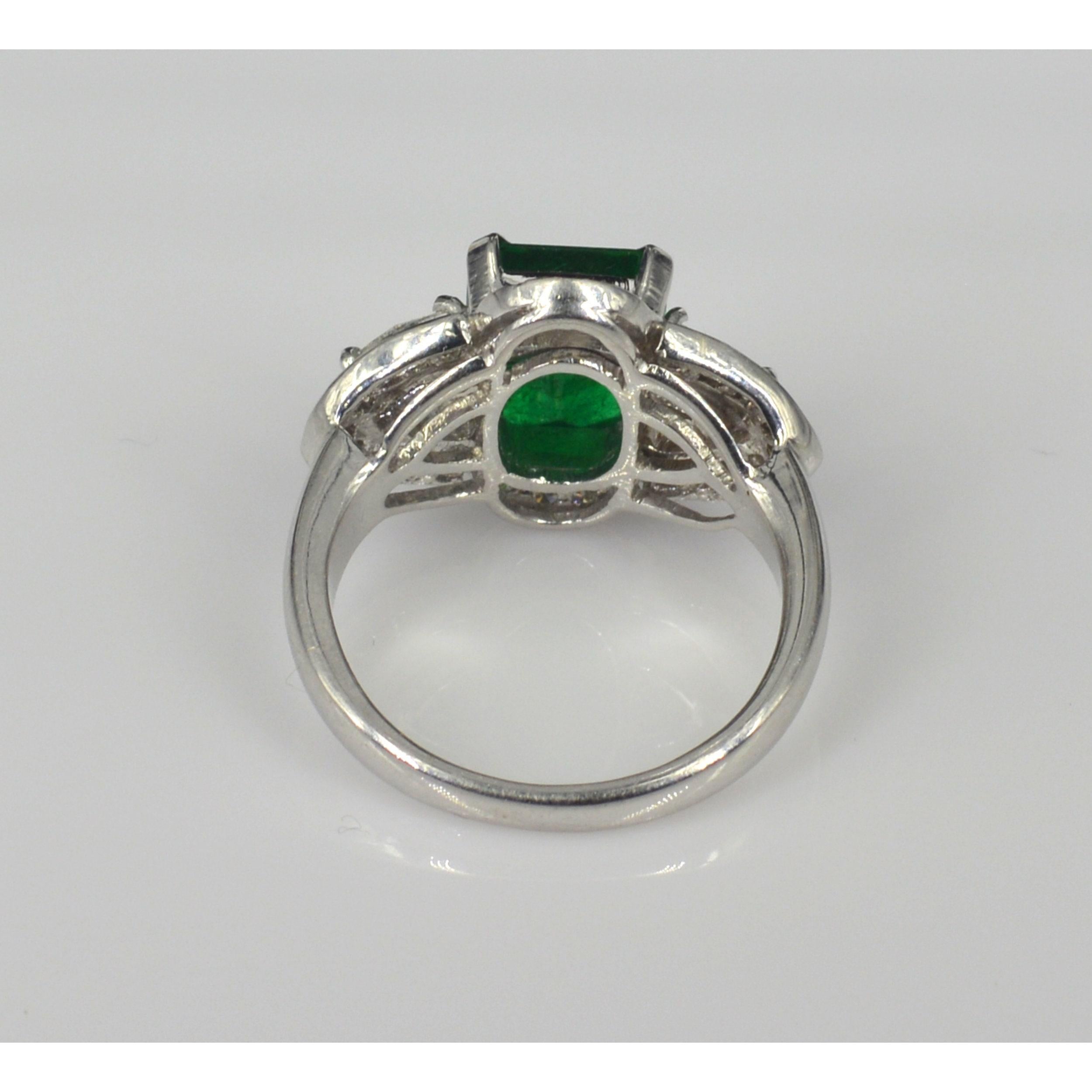 Im Angebot: Antiker 3 Karat Smaragd-Verlobungsring, Smaragd-Statement-Ring () 5