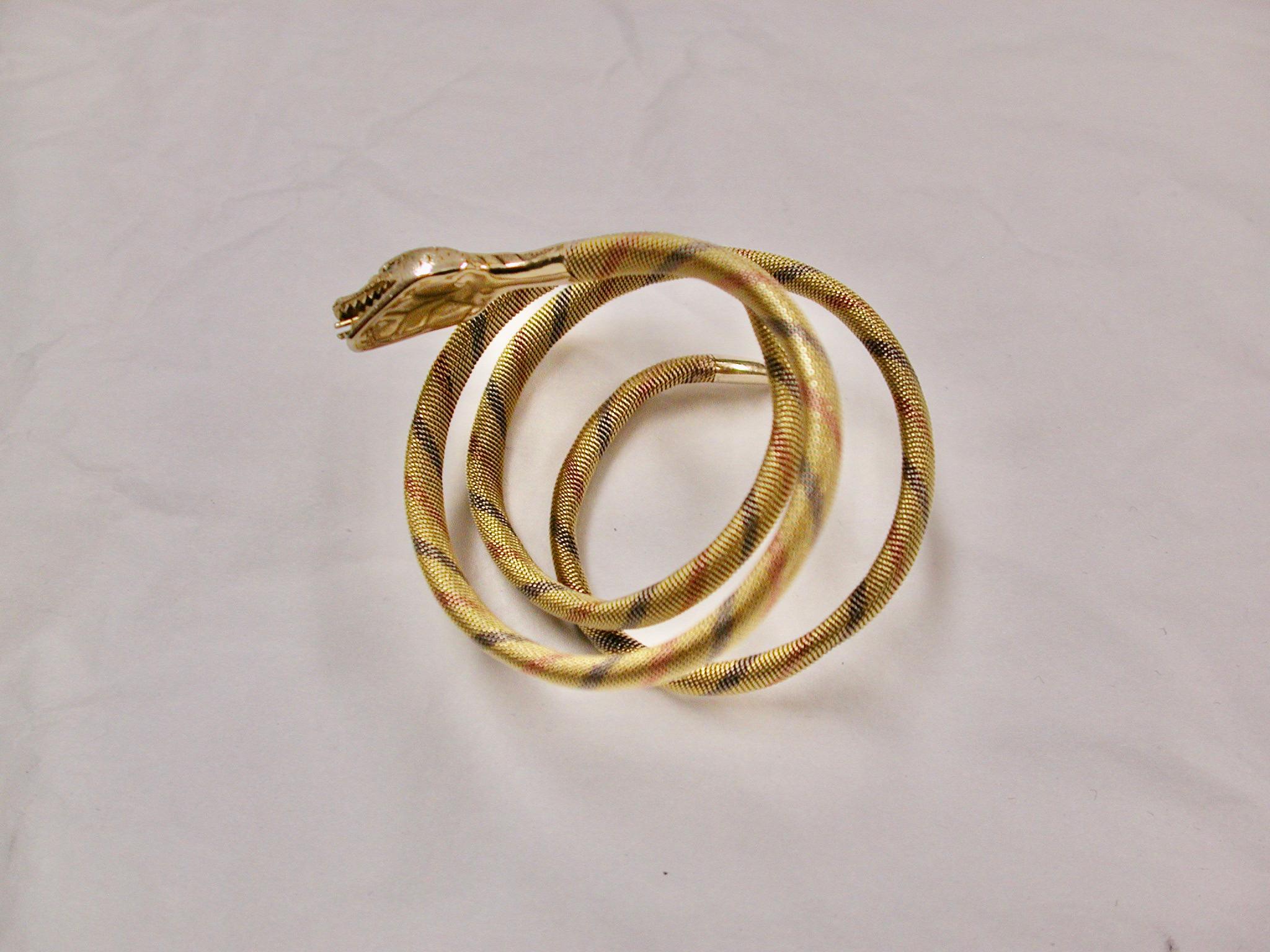 Antike 3 Farbe 9ct Gold Flexible Schlange Armreif datiert CIRCA 1920's im Zustand „Gut“ im Angebot in London, GB