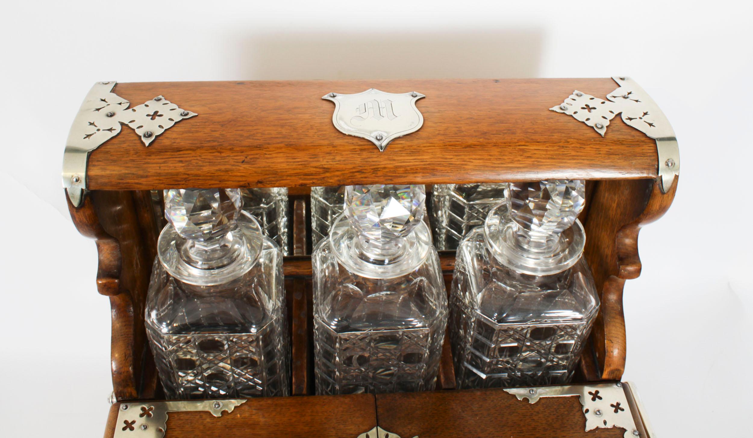Antique 3 Crystal Decanter Oak Tantalus Dry Bar Games Compendium 19th Century In Good Condition For Sale In London, GB