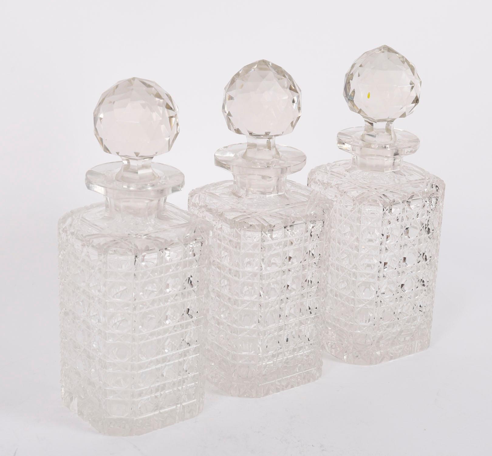 Ancienne carafe de bar à 3 carats en chêne doré Tantale Compendium du 19ème siècle en vente 3
