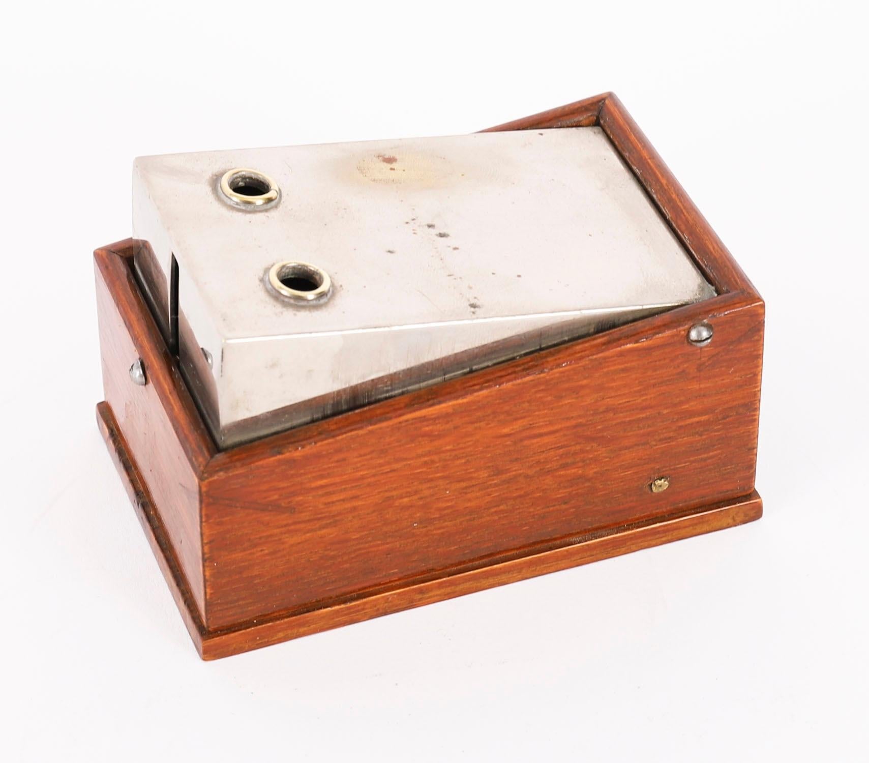 Ancienne carafe de bar à 3 carats en chêne doré Tantale Compendium du 19ème siècle en vente 8