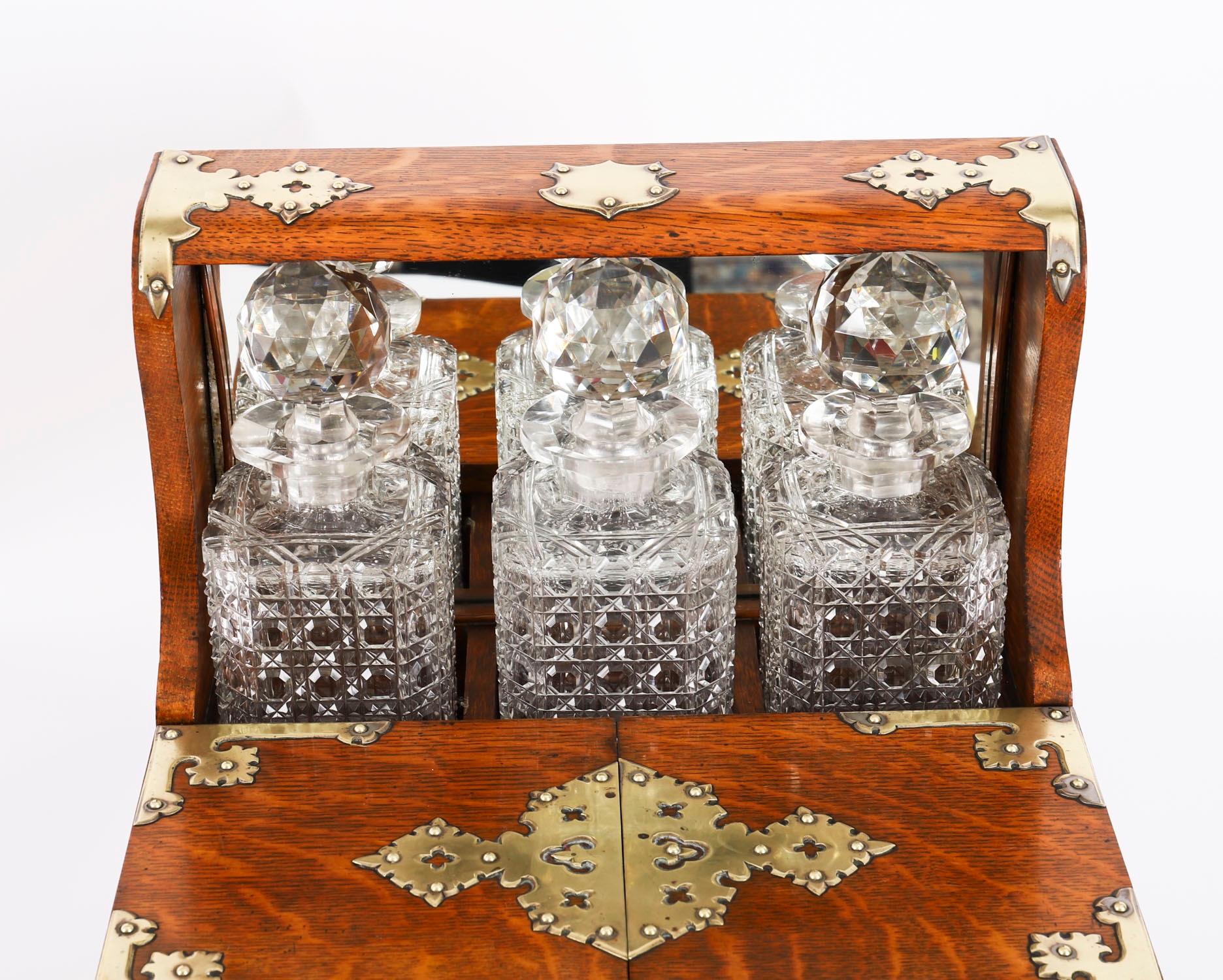 Fin du XIXe siècle Ancienne carafe de bar à 3 carats en chêne doré Tantale Compendium du 19ème siècle en vente