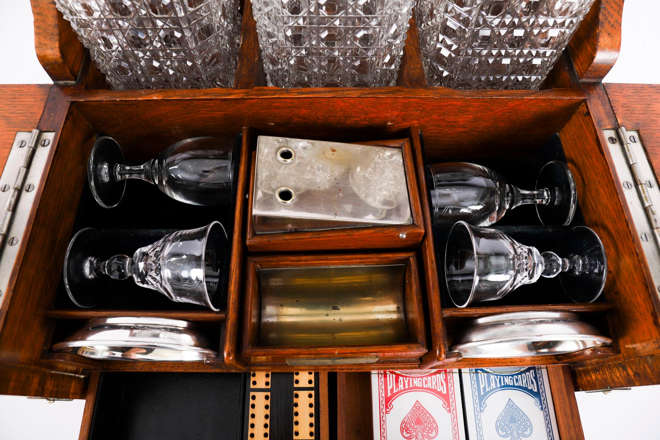 Ancienne carafe de bar à 3 carats en chêne doré Tantale Compendium du 19ème siècle en vente 2