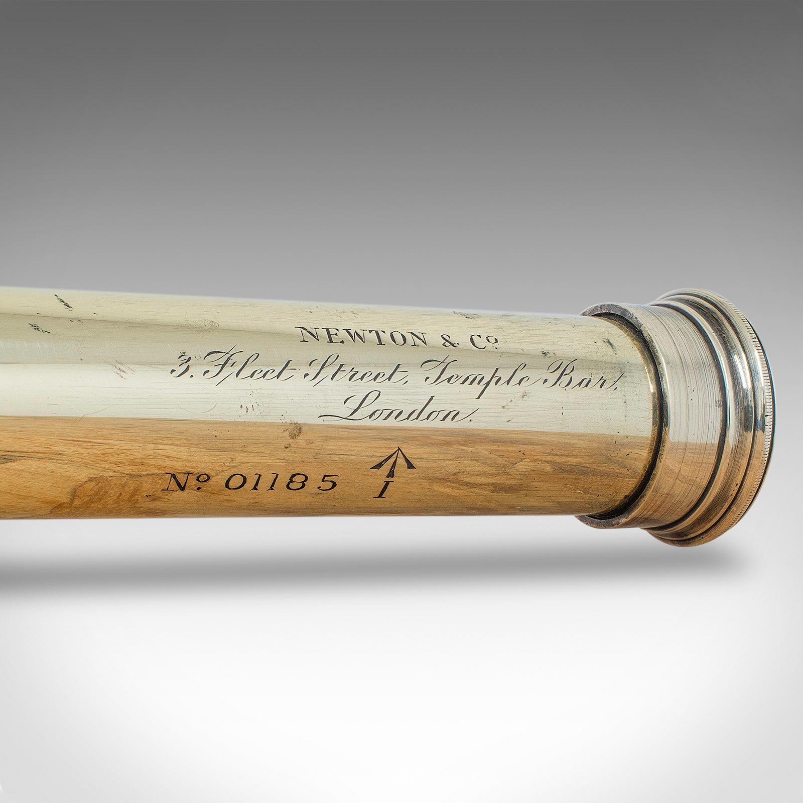 Telescope ancien à 3 tiroirs, laiton, cuir, Newton & Co, Victorien, C.1870 en vente 4
