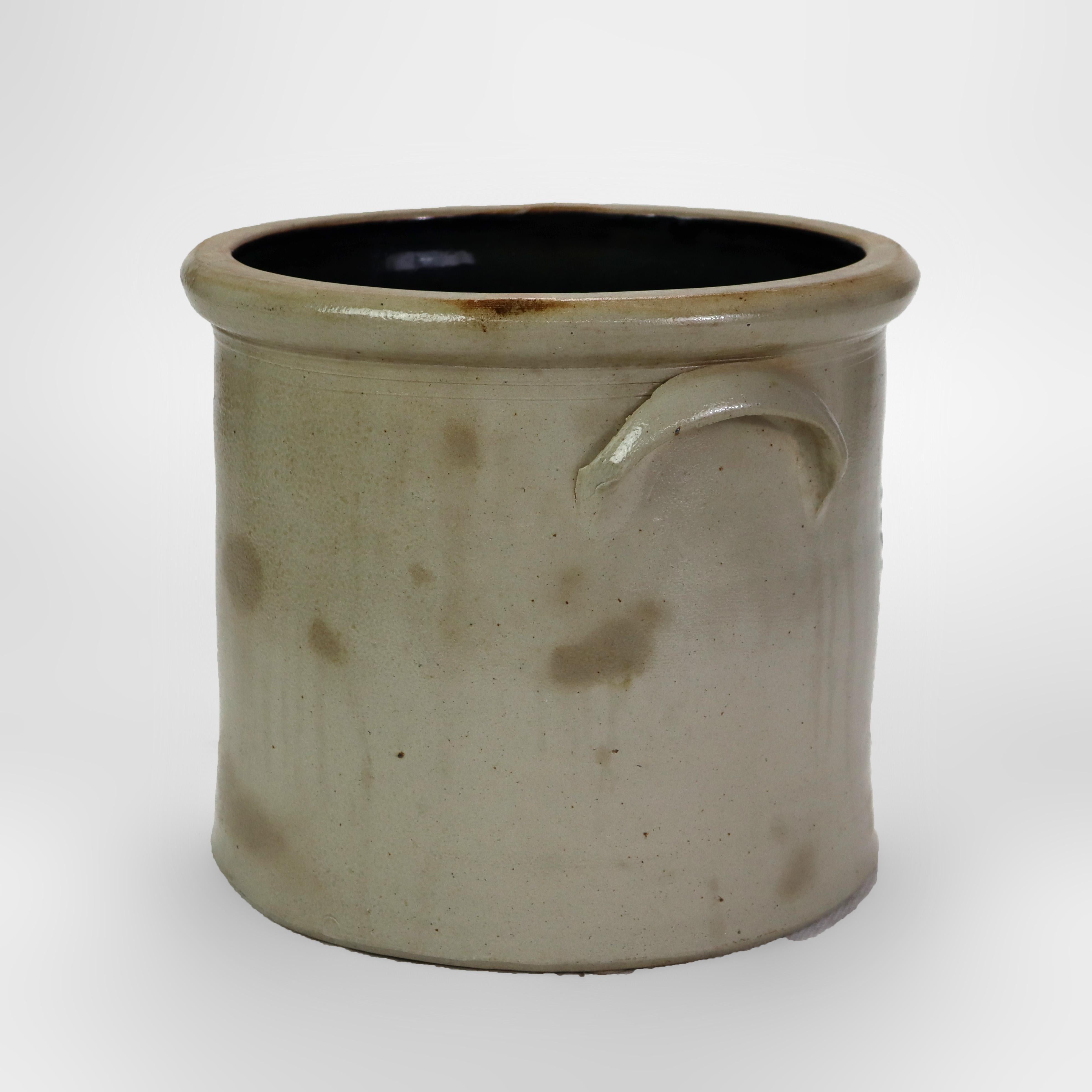 Grès porcellanato Antico vaso da 3 galloni in gres blu decorato con motivo a ghirlanda d'alloro, 1870 ca. in vendita