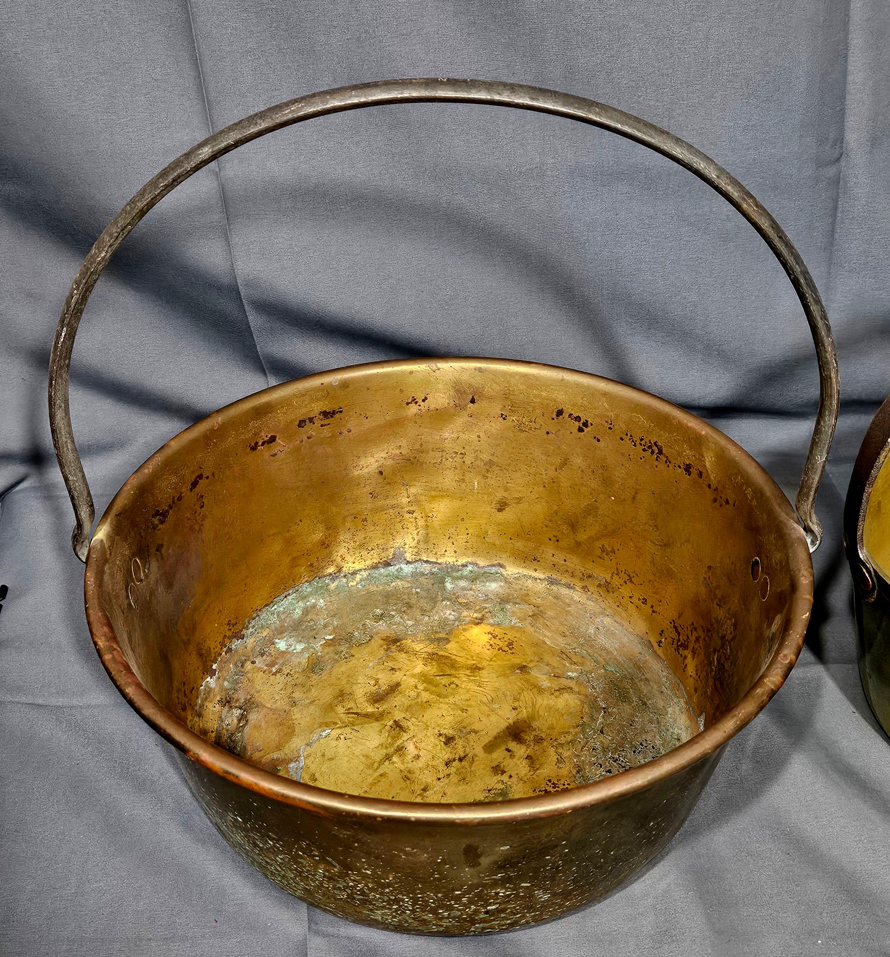 Antike 3 schwere Eimer aus massivem Kupfer mit schmiedeeisernen Griffen 19. (Niederländisch) im Angebot
