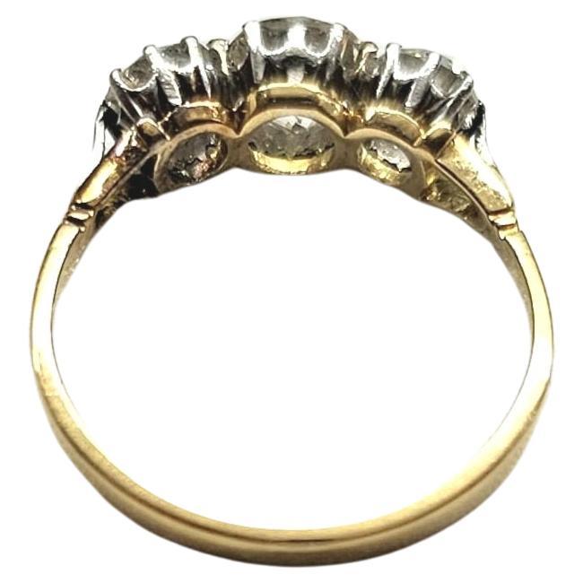 Antiker 3 Old Mine Cut Diamantring aus Gold mit 1,90 Karat im Zustand „Gut“ in Cairo, EG