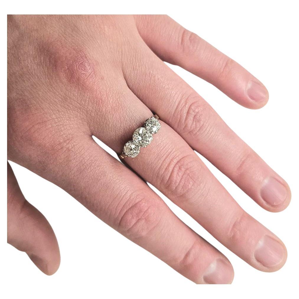 Antiker 3 Old Mine Cut Diamantring aus Gold mit 1,90 Karat Damen