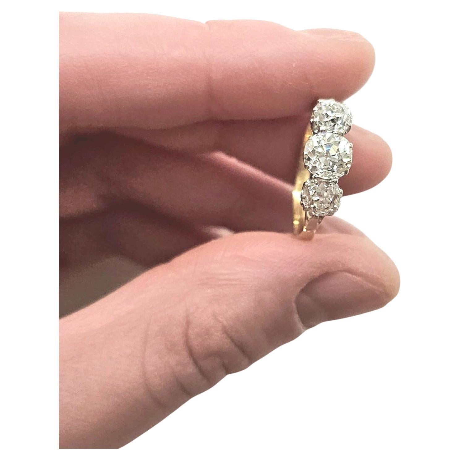 Antiker 3 Old Mine Cut Diamantring aus Gold mit 1,90 Karat 1