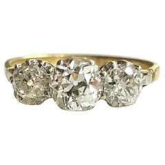 Antiker 3 Old Mine Cut Diamantring aus Gold mit 1,90 Karat