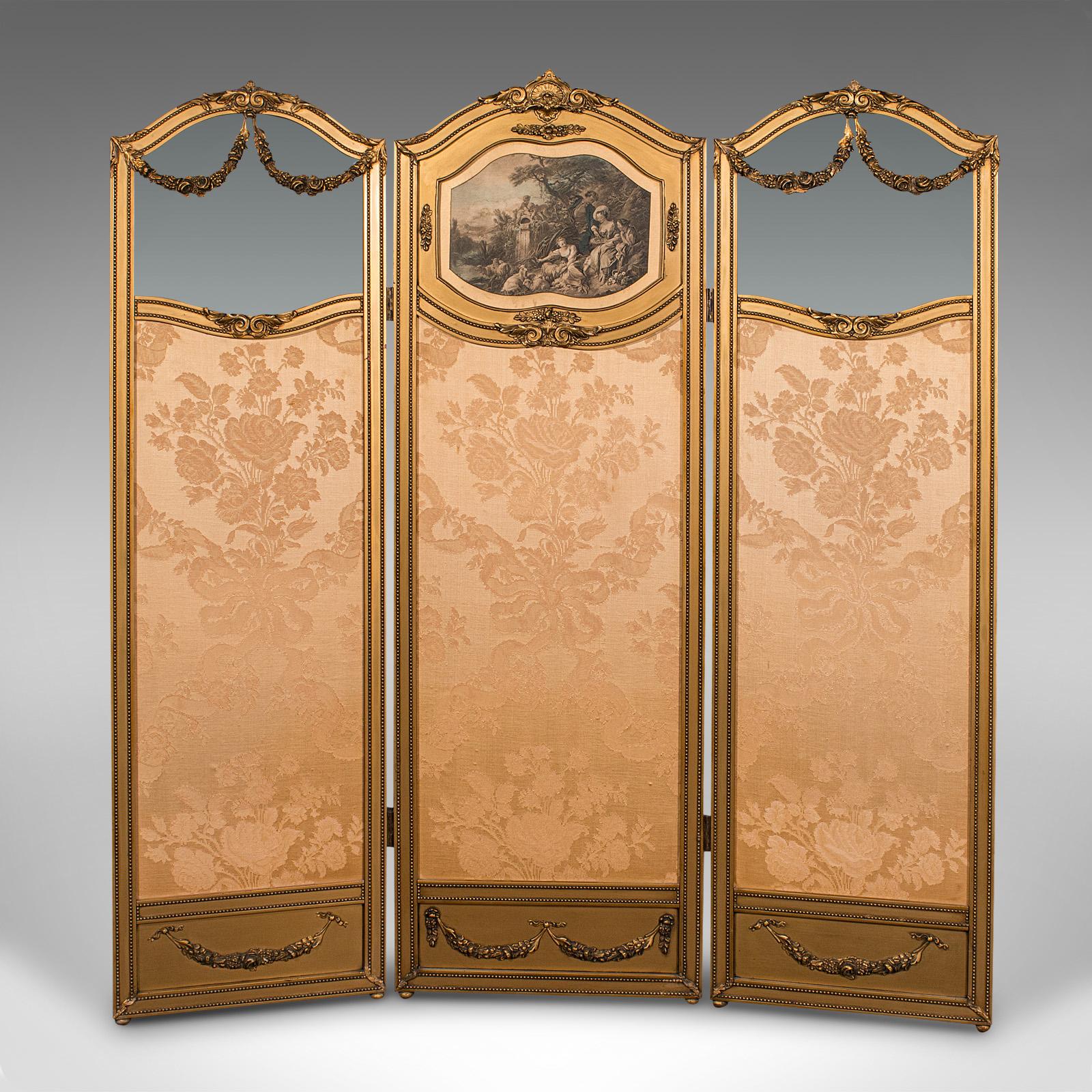 Il s'agit d'un paravent ancien à trois panneaux. Séparateur de pièce français en bois doré et verre, datant de la fin de la période victorienne, vers 1900.

Écran décoratif remarquable par ses couleurs et ses détails.
Présente une patine d'usage