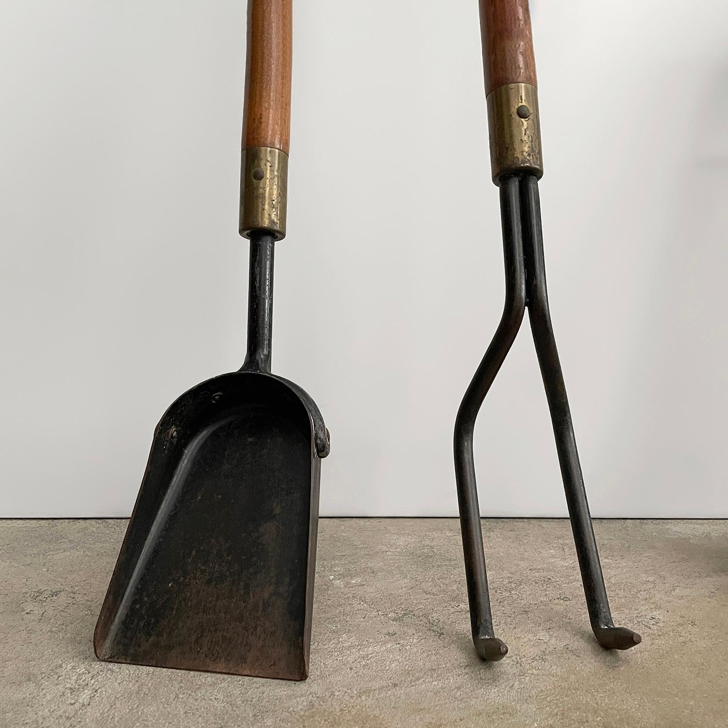 Fer Set d'outils de cheminée 3 pièces Antiquities en vente
