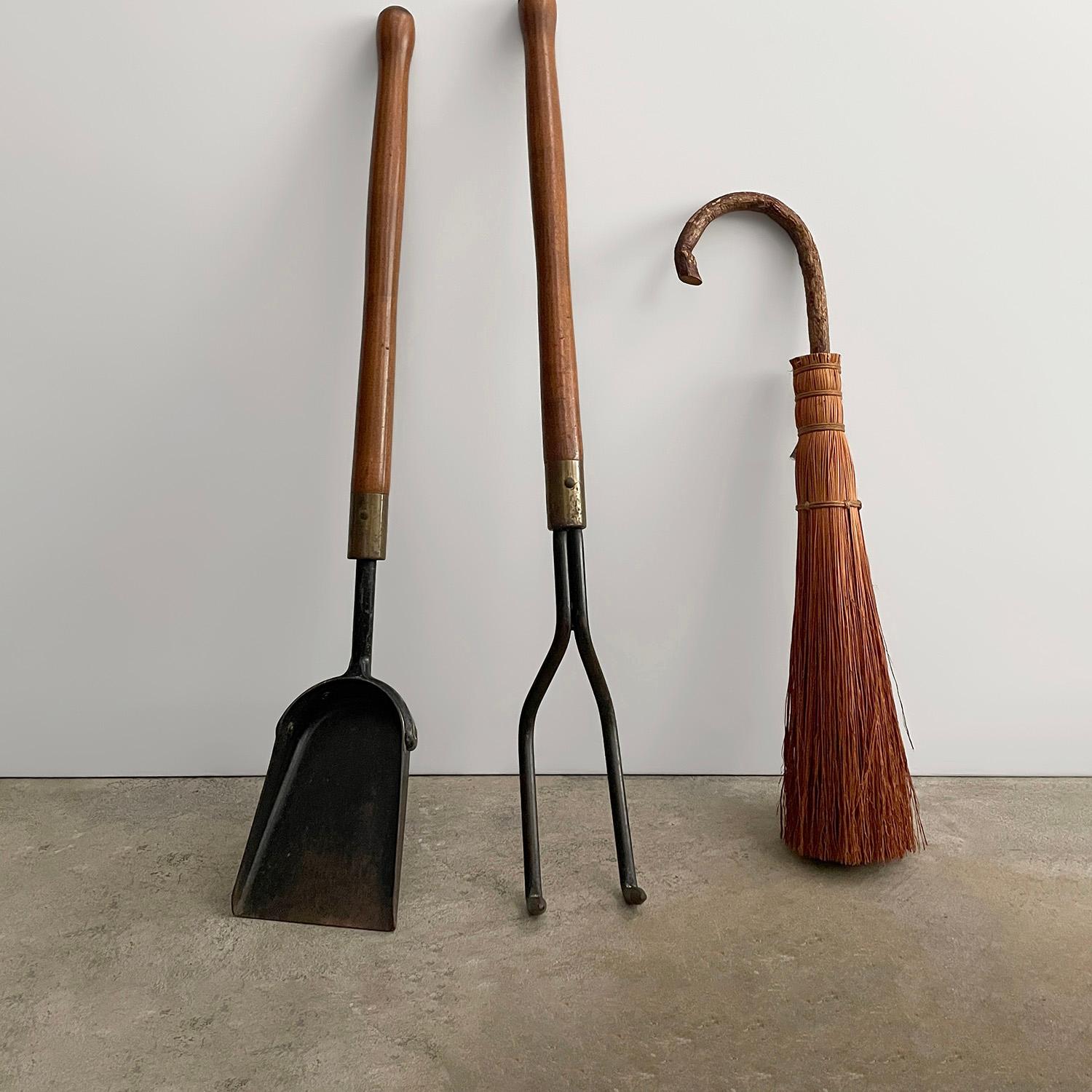 Set d'outils de cheminée 3 pièces Antiquities en vente 1