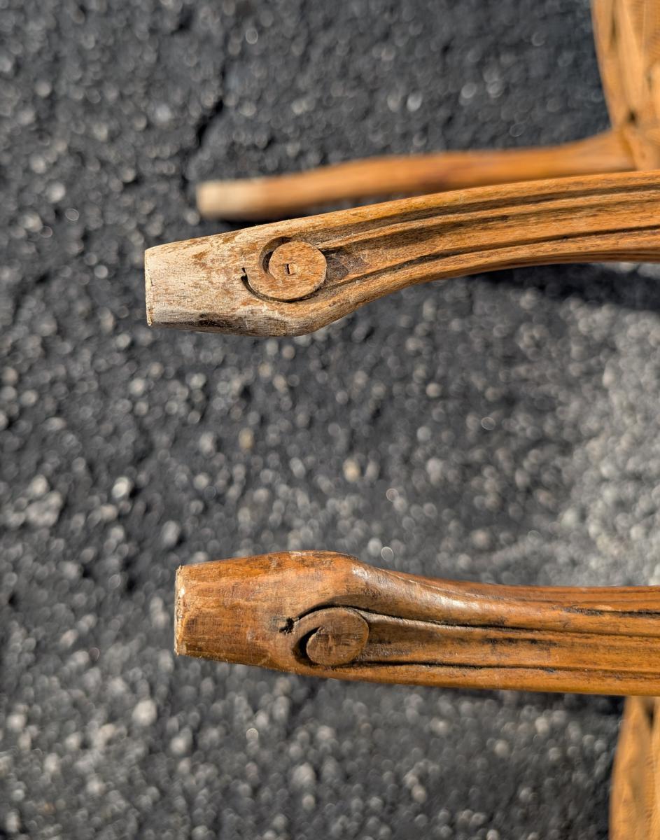 Ancienne suite de salon 3 pièces en noyer sculpté de style Louis XV en vente 6