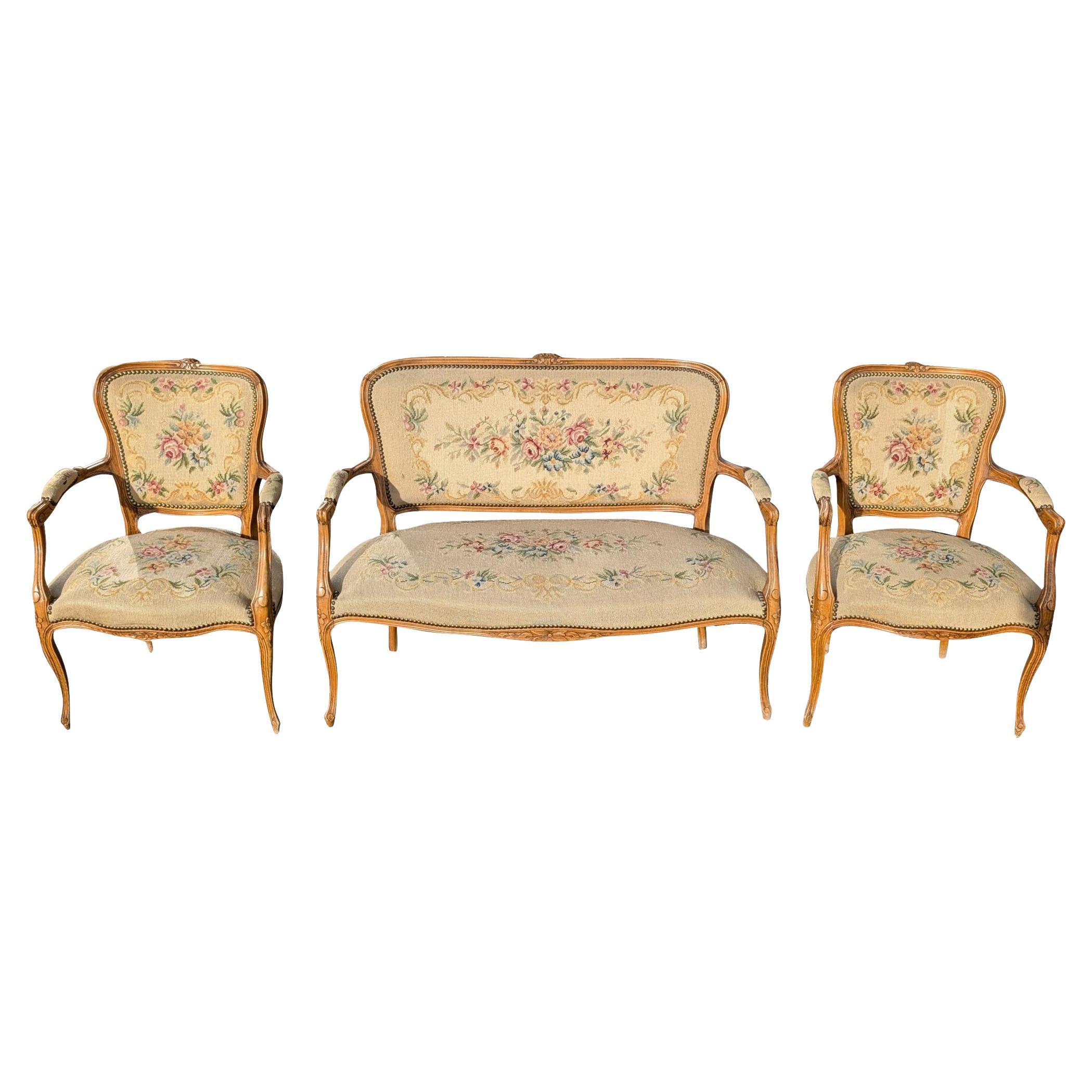 Ancienne suite de salon 3 pièces en noyer sculpté de style Louis XV