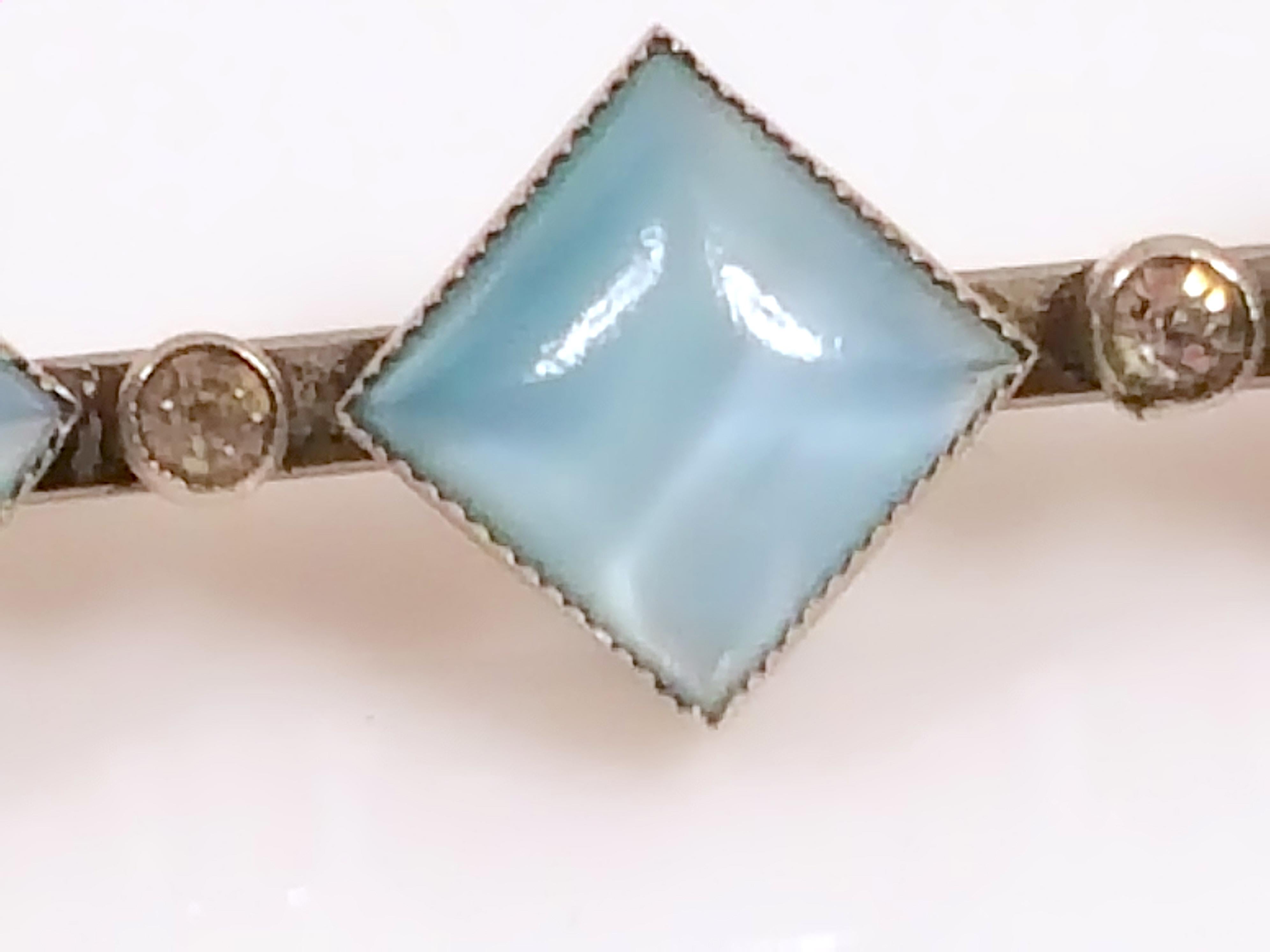 Antico FabergeStile 3AquamarinaCabochons 4GrigioDiamanti incastonati Spilla di platino in vendita 2