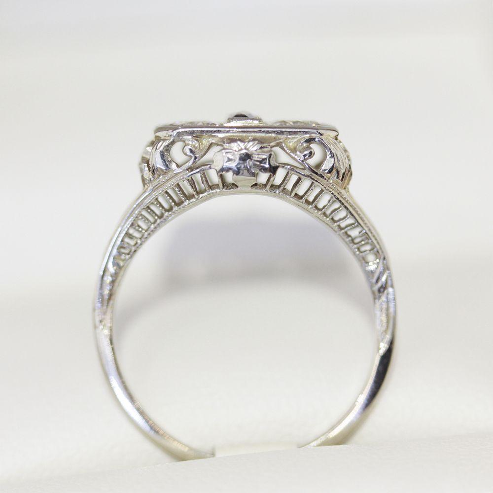 Antiker Ring mit 3 Steinen, Diamanten und Saphiren, in filigraner Fassung im Angebot 2