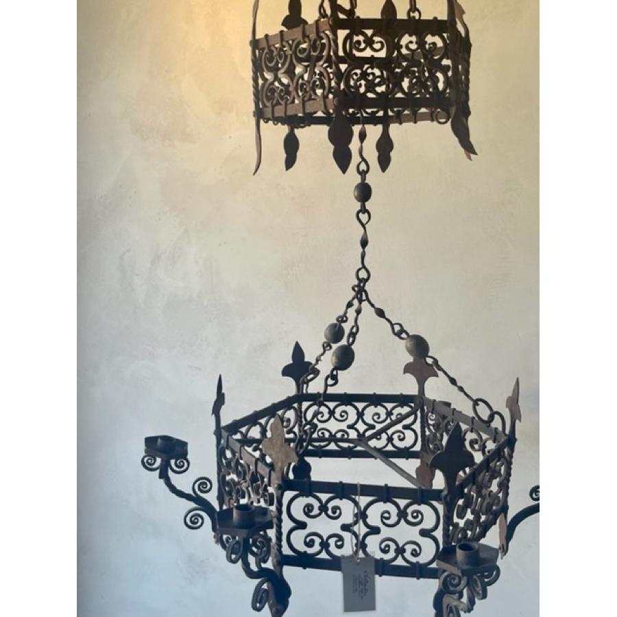 Lampadario antico a candela a 3 livelli in ferro in vendita 3