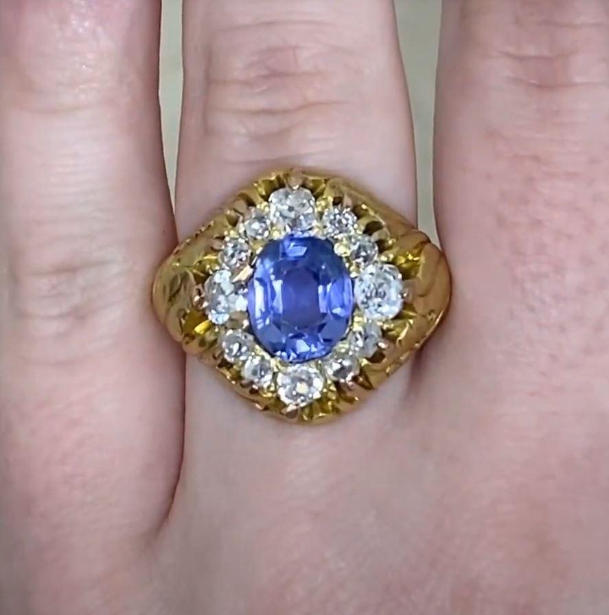 Antiker Cocktailring mit 3,00 Karat natürlichem blauem Saphir, Diamant-Halo, Gelbgold im Zustand „Hervorragend“ im Angebot in New York, NY