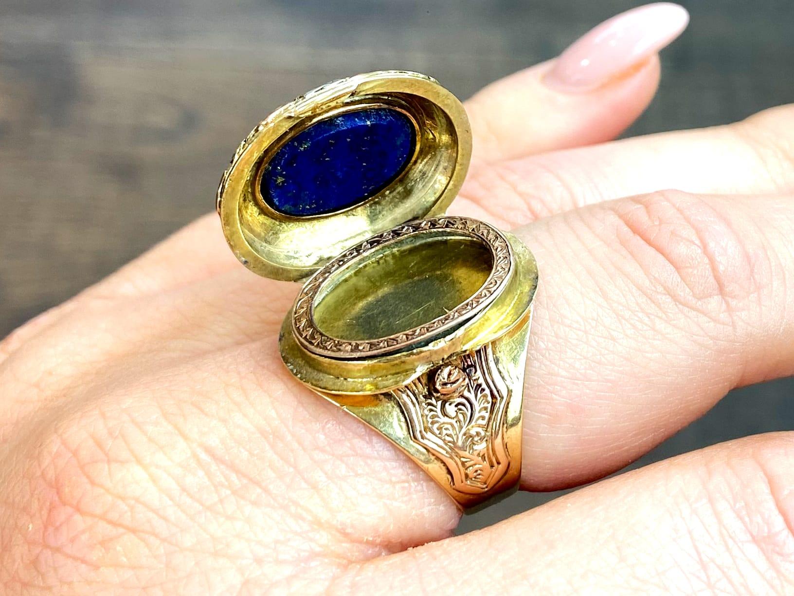 Antique 3.02Ct Lapis Lazuli and 15k Yellow Gold Locket Ring Circa 1880 In Excellent Condition For Sale In Jesmond, Newcastle Upon Tyne