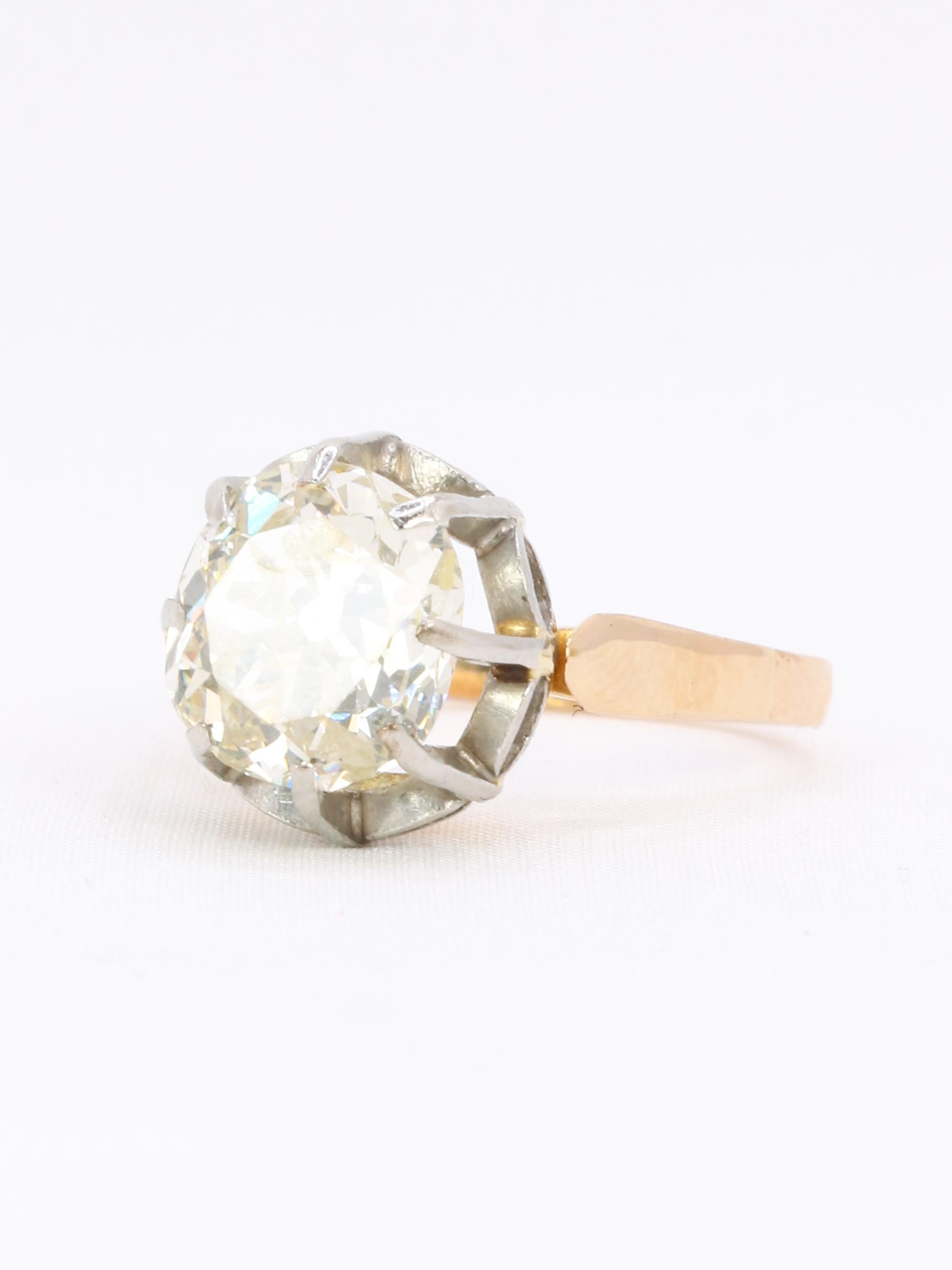 Vittoriano Antico anello solitario con diamante Old Mine Cut da 3,07 carati in vendita