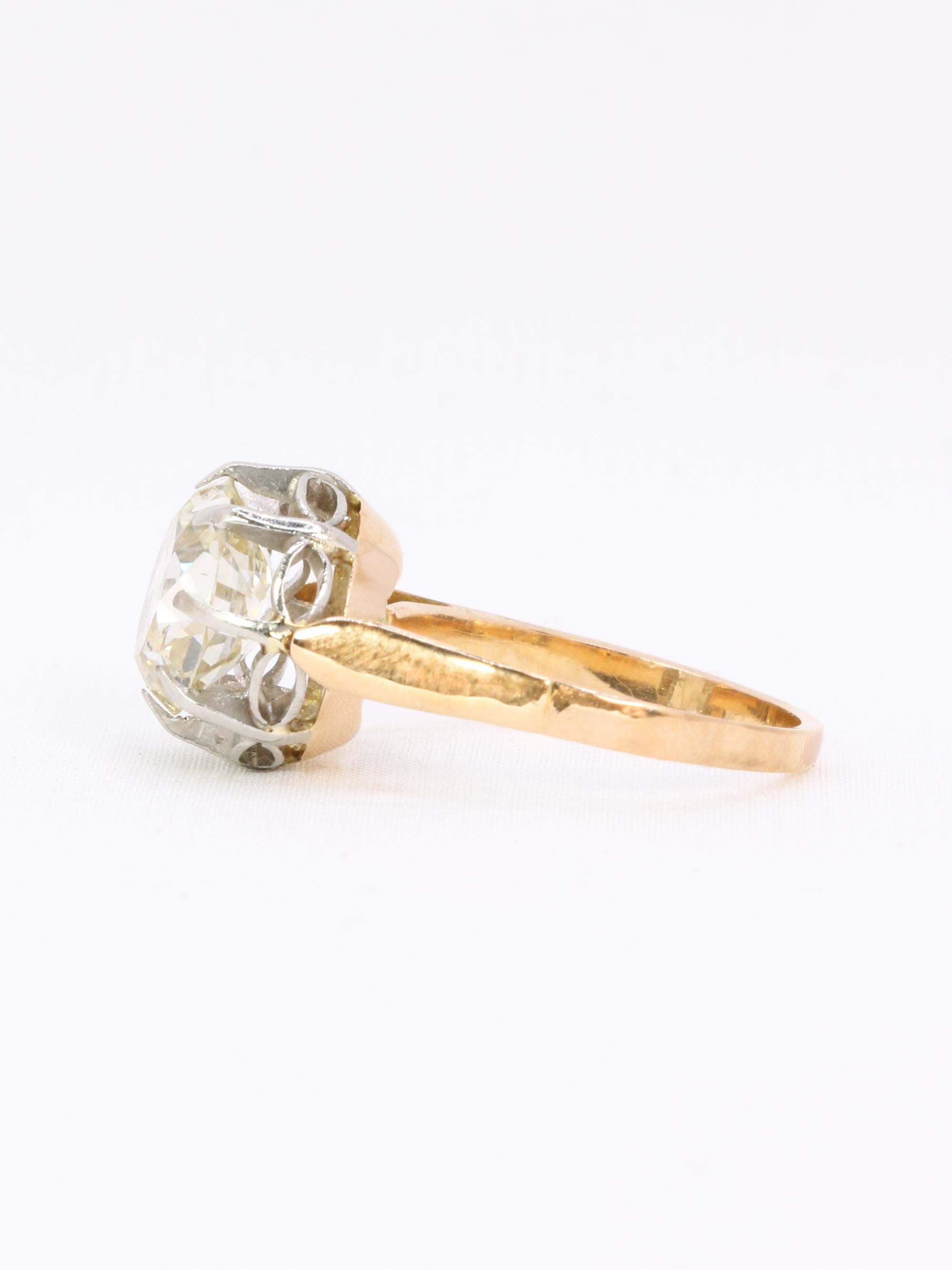 Antico anello solitario con diamante Old Mine Cut da 3,07 carati In condizioni buone in vendita a PARIS, FR